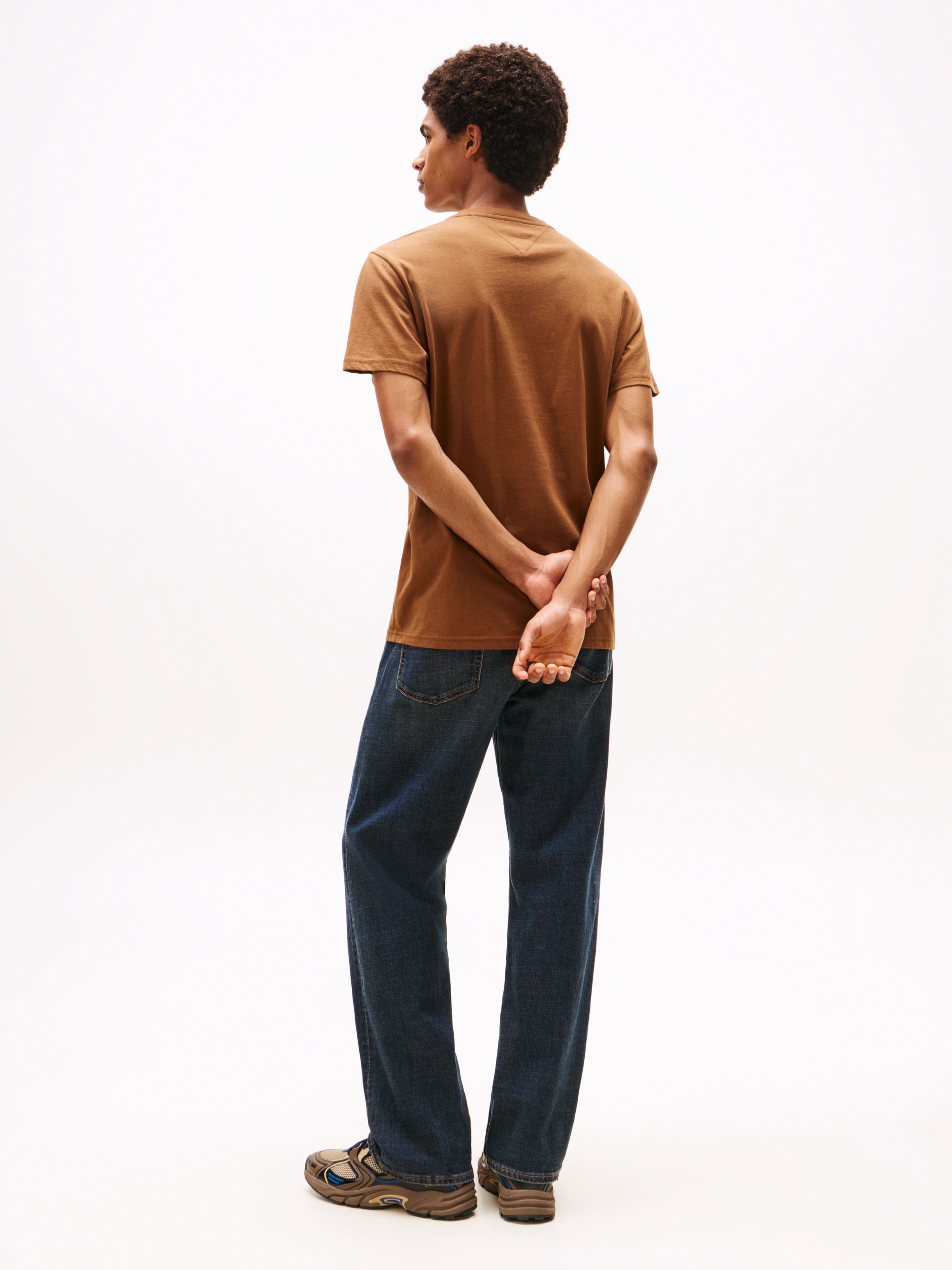 Tommy Jeans T-Shirt »TJM SLIM LINEAR CHEST TEE EXT«, Mit Rundhalsausschnitt