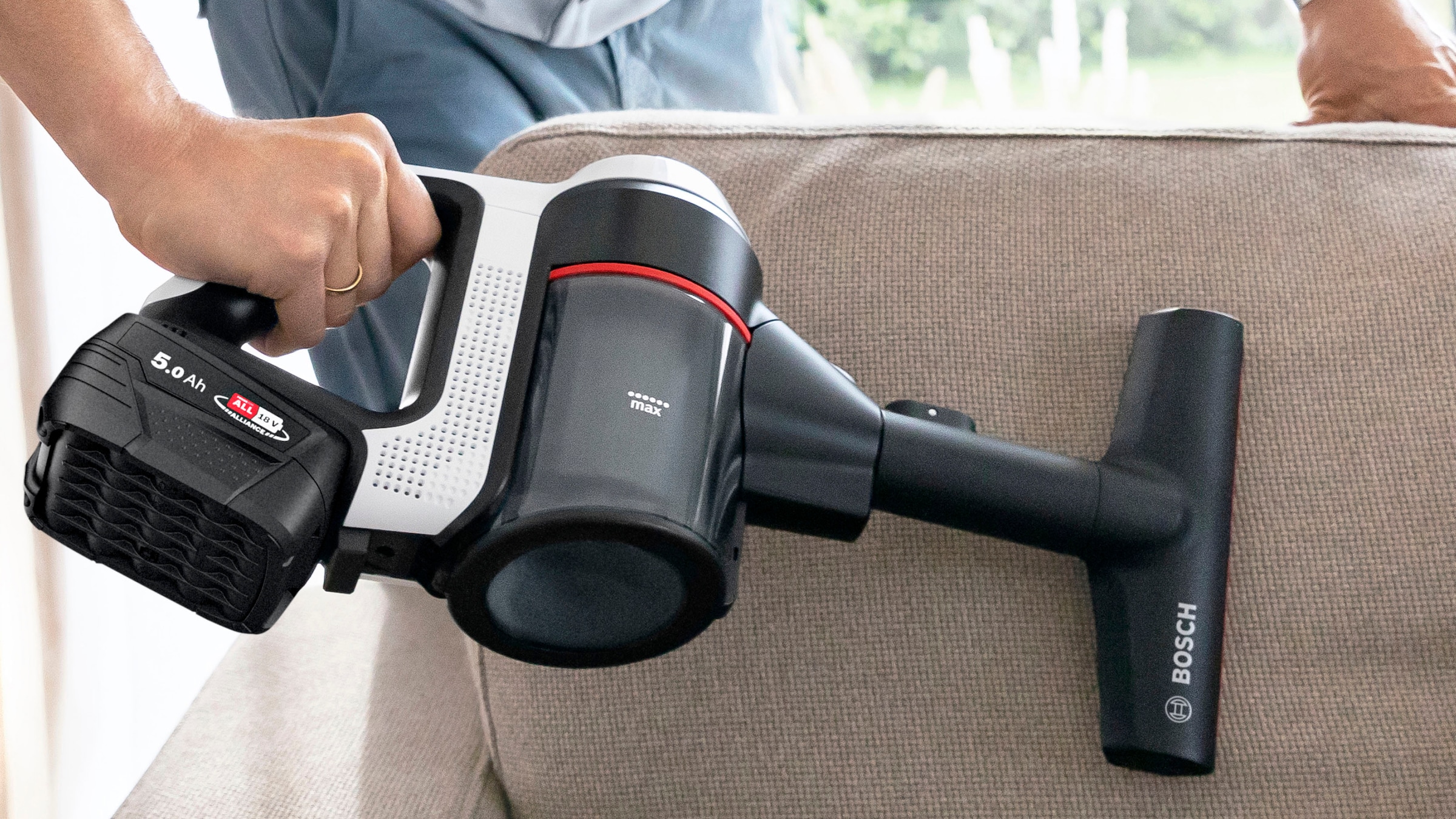 BOSCH Akku-Bodenstaubsauger »Unlimited 7 BSS715CARP, 5.0 Ah Akku, Knickrohr, Hygiene-Filter,«, 10 Jahre Motorgarantie, Schnellladegerät, Made in Germany, weiß