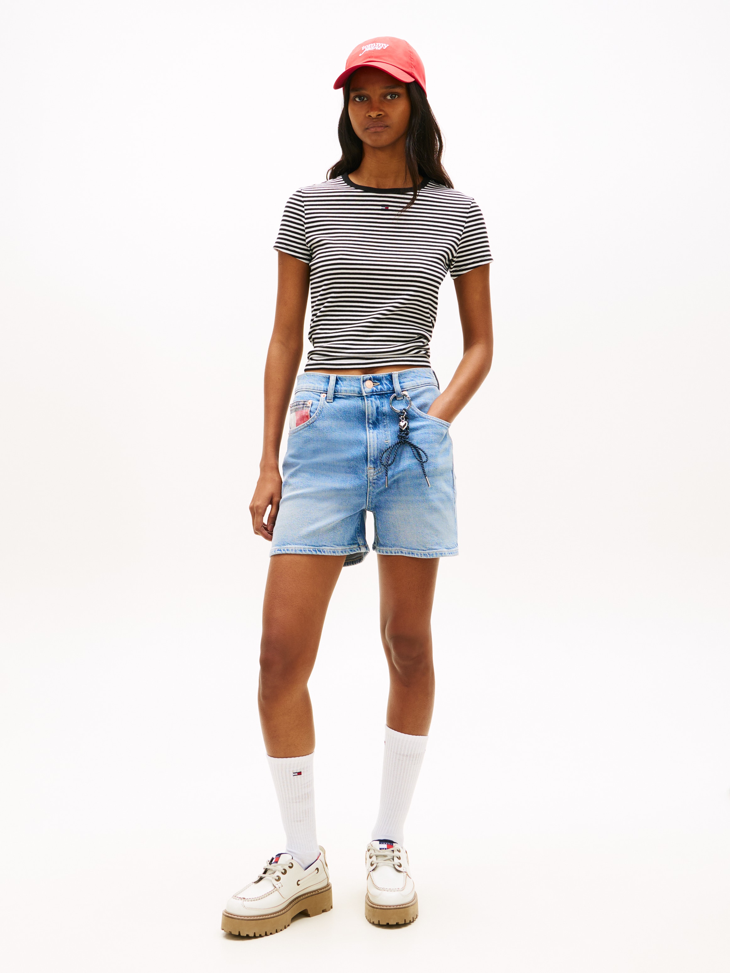 Tommy Jeans Jeansshorts »MOM SHORT RWB BJ8131« Straight Fit, Baumwoll-Mix mit Stretch