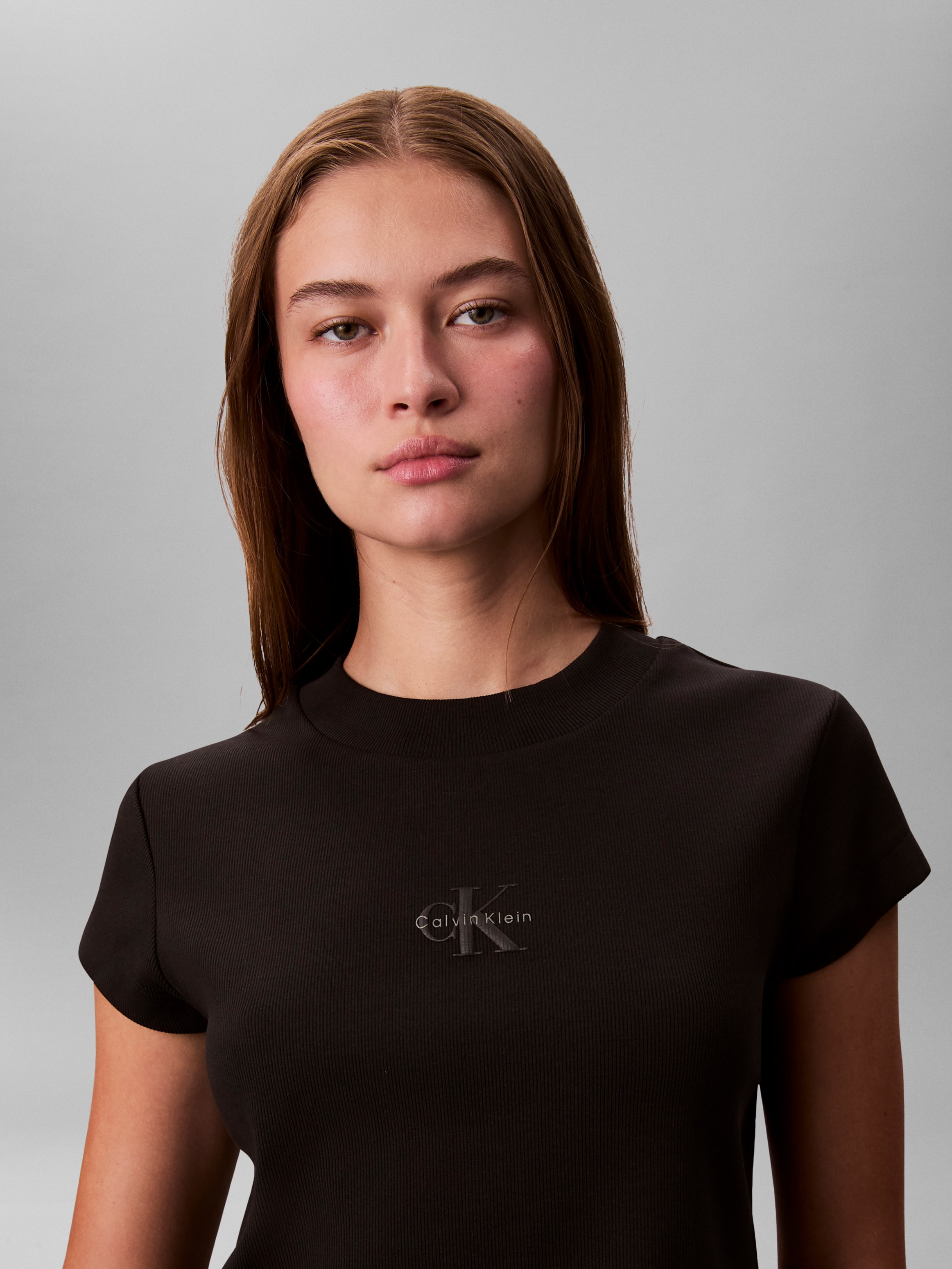 Calvin Klein T-Shirt »MONOGRAM BABY TEE« Rundhalsausschnitt, taillenlang