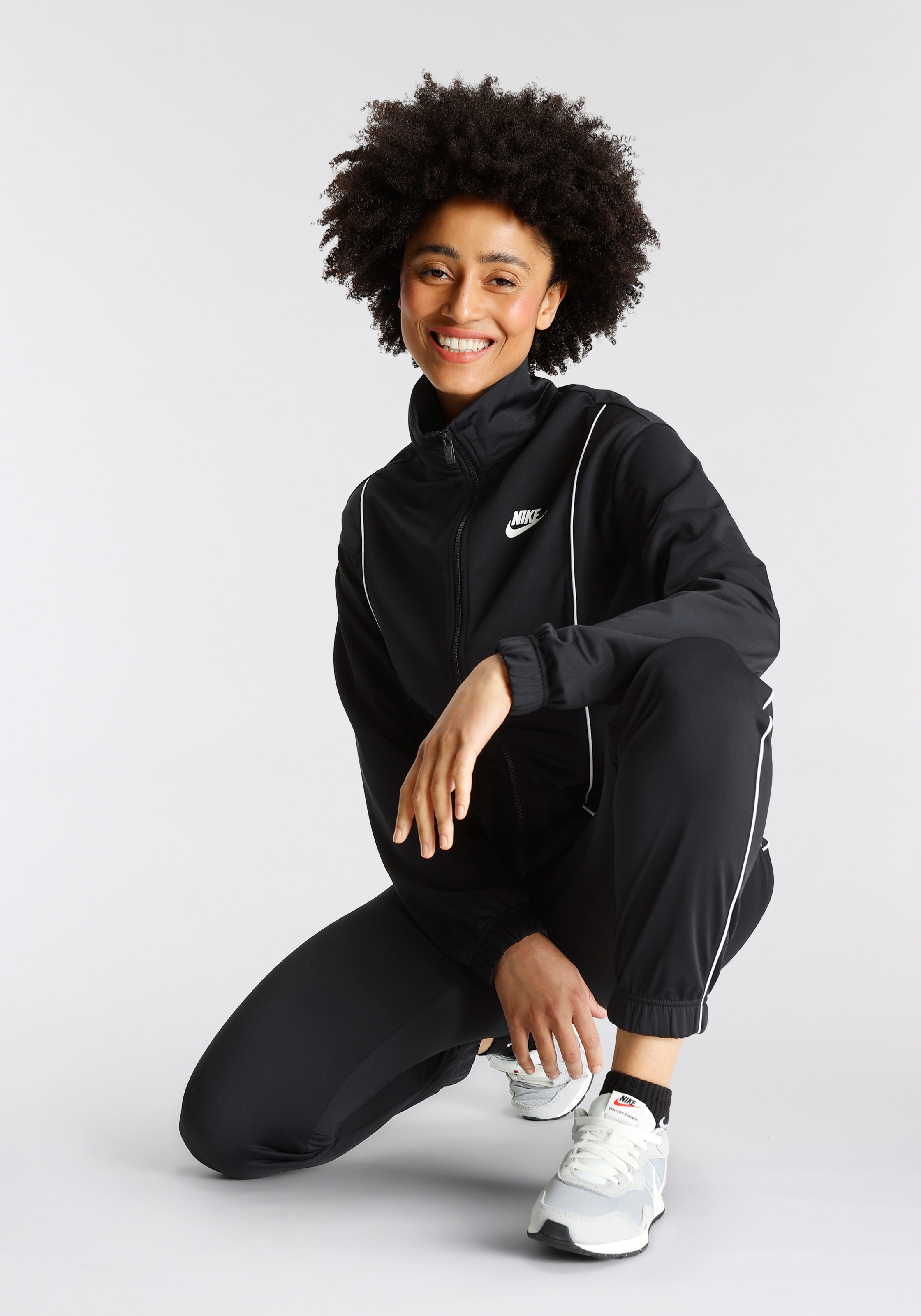 Nike Sportswear Trainingsanzug »Women's Fitted Track Suit«, (Set, 2 tlg.)