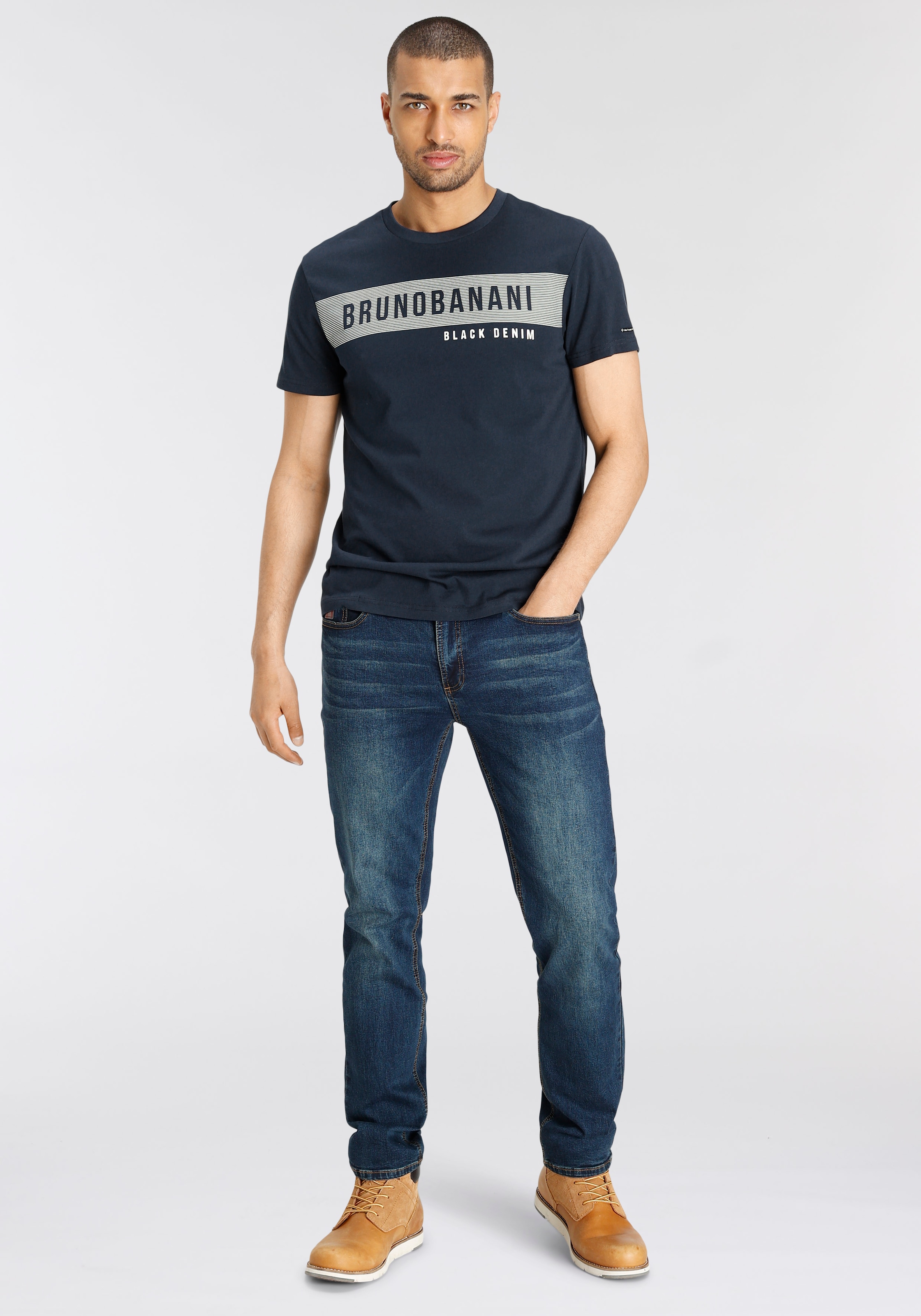 Bruno Banani T-Shirt, kurzärmelig, schmal geschnitten, Rundhalsausschnitt