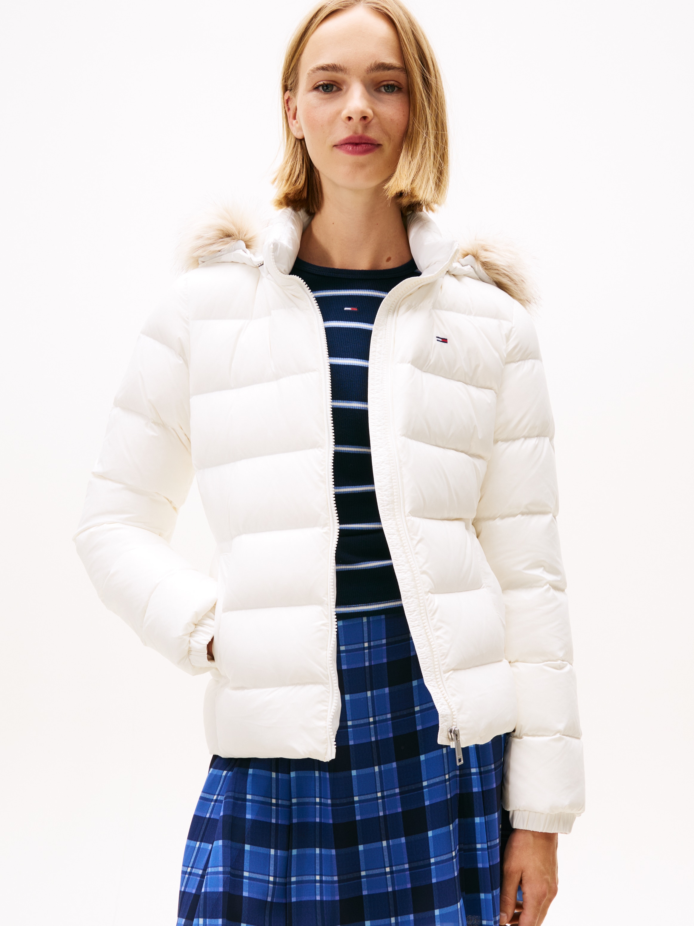 Tommy Jeans Steppjacke »TJW BASIC HOODED DOWN JACKET EXT« mit Kapuze mit Logostickerei