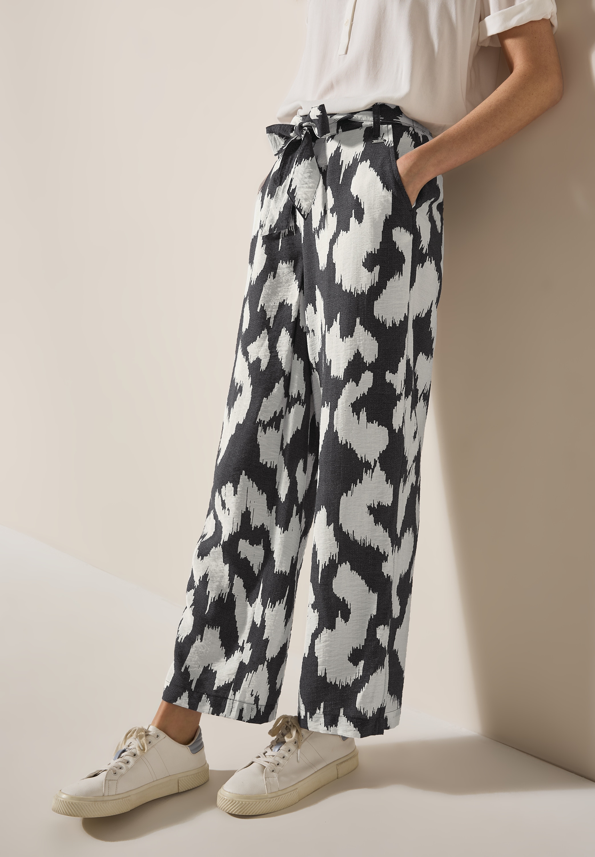 Cecil Stoffhose »Style Neele«, mit grafischem Muster und Gürteldetail vorne
