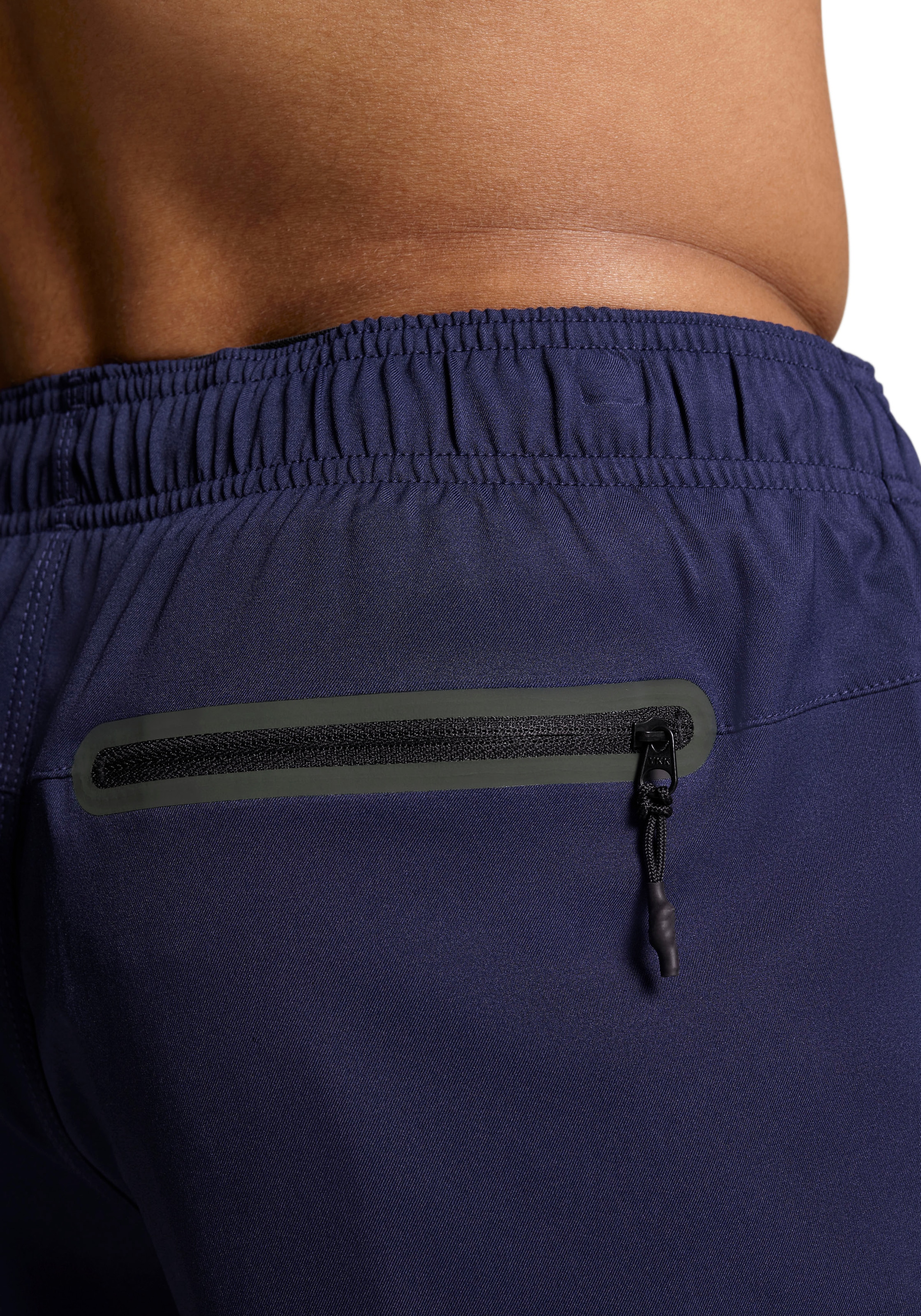 PUMA Badeshorts »PUMA SWIM MEN MID SHORTS 1P« High-Tech Reißverschluss an der Gesäßtasche, Seitentaschen