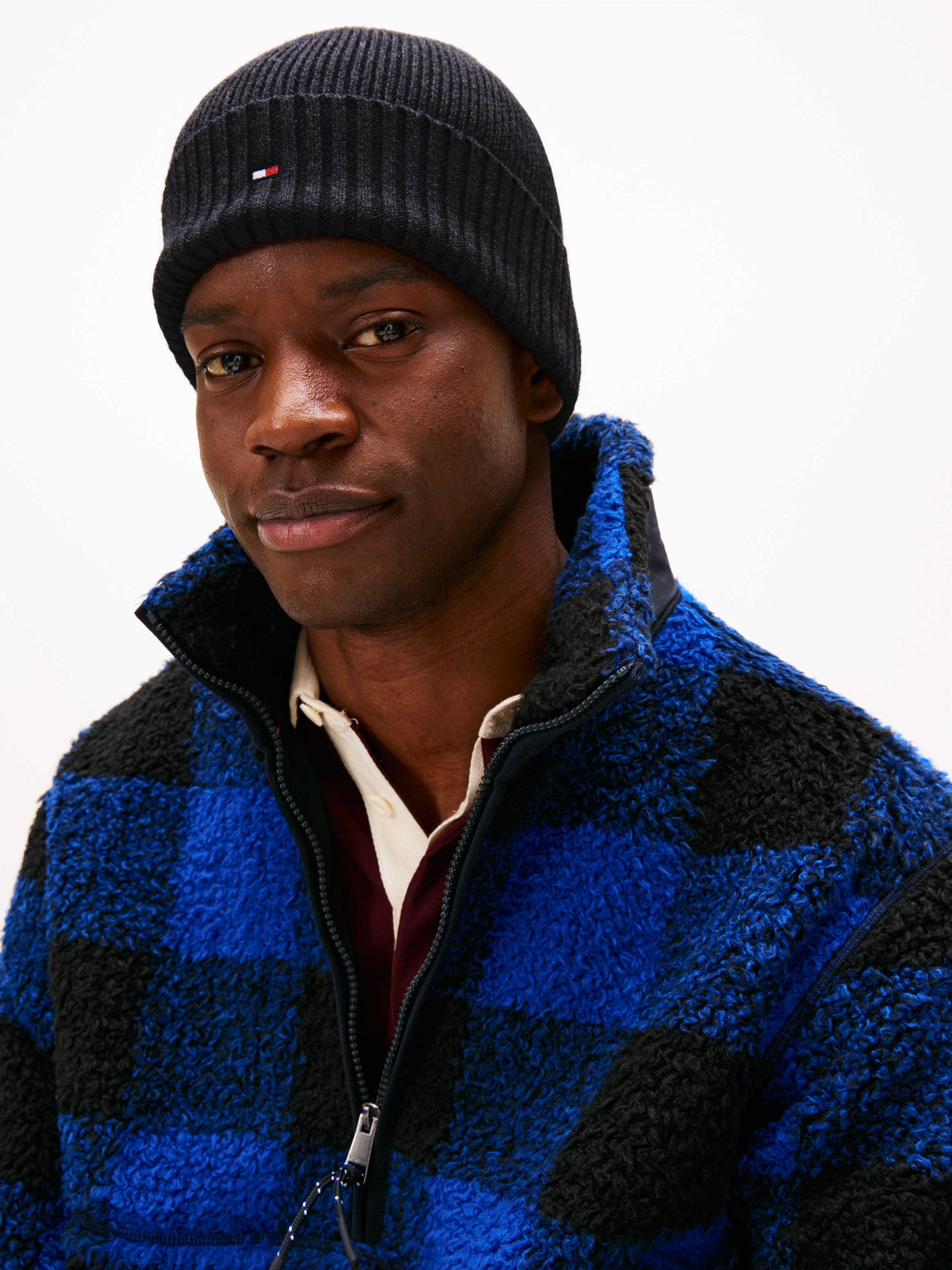 Tommy Hilfiger Strickmütze »TH FLAG PIMA COTTON BEANIE« Beanie mit Logostickerei, mit Kaschmiranteil Unisex