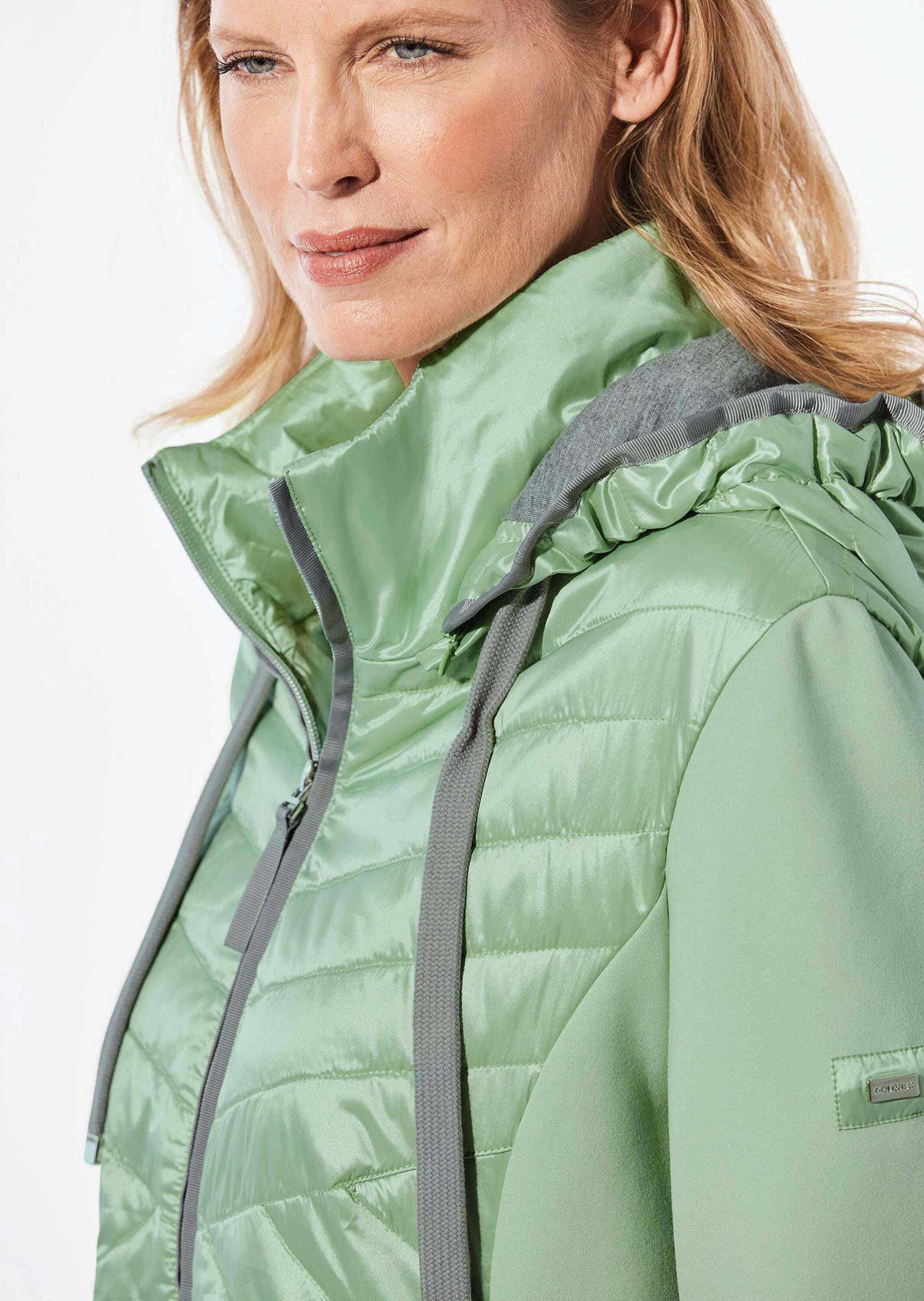 GOLDNER Kurzjacke »Steppjacke mit abnehmbarer Kapuze« Kontrastfarbige Blenden und Details