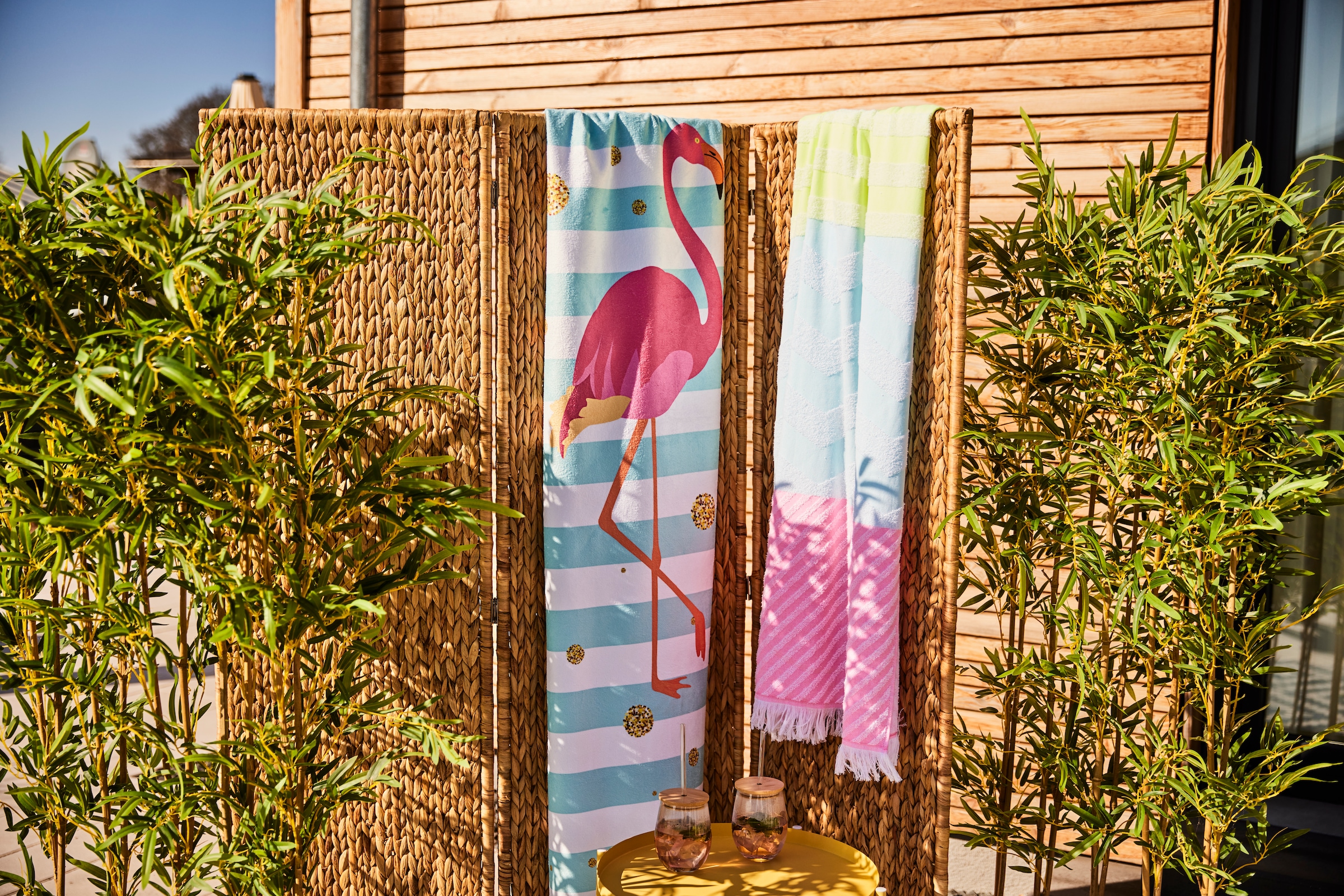 done.® Strandtuch »Flamingo« gestreift & Motiv, mit Reisverschluss-Tasche für Wertgegenstände