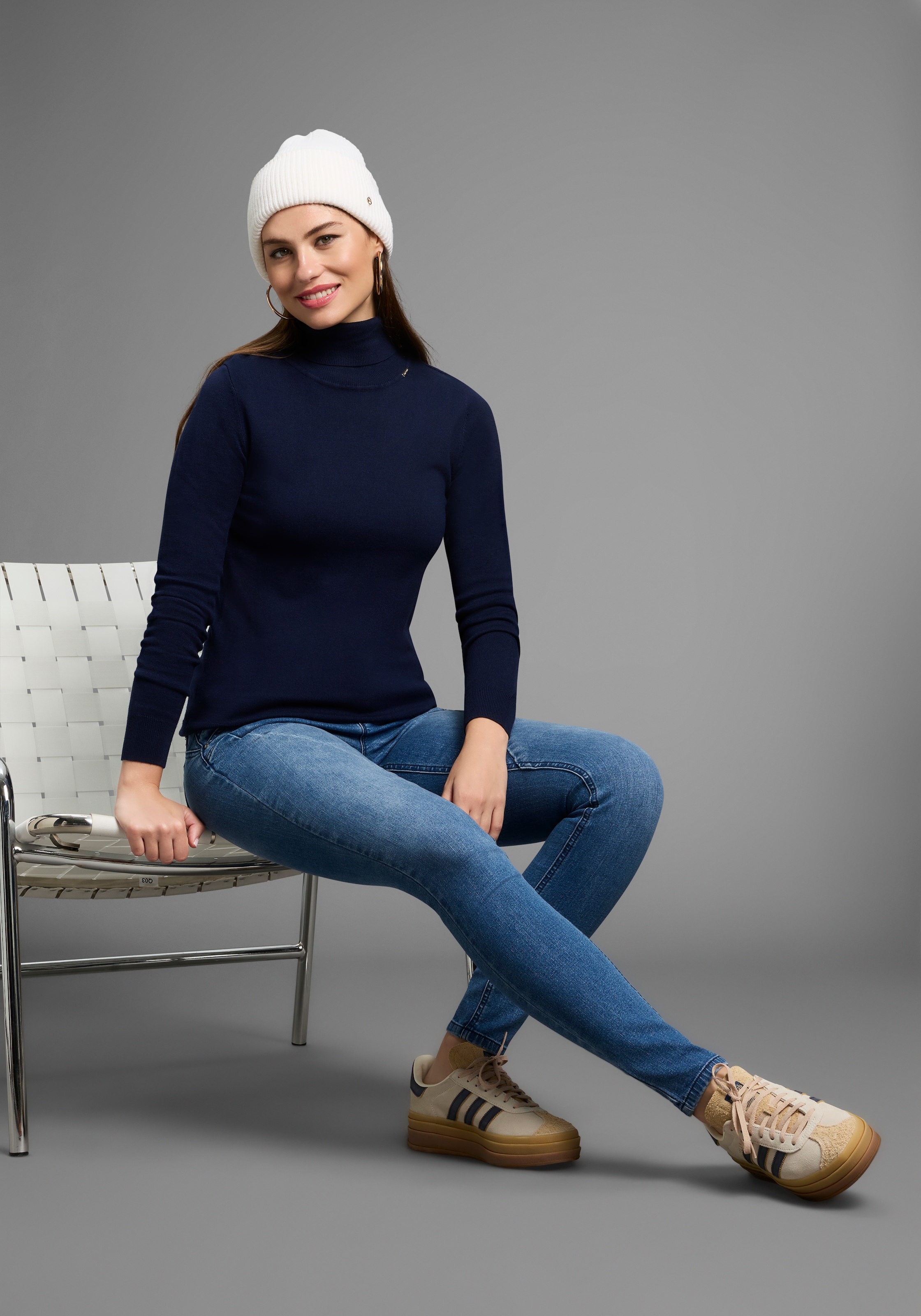 Bruno Banani Rollkragenpullover, mit Metalllogo