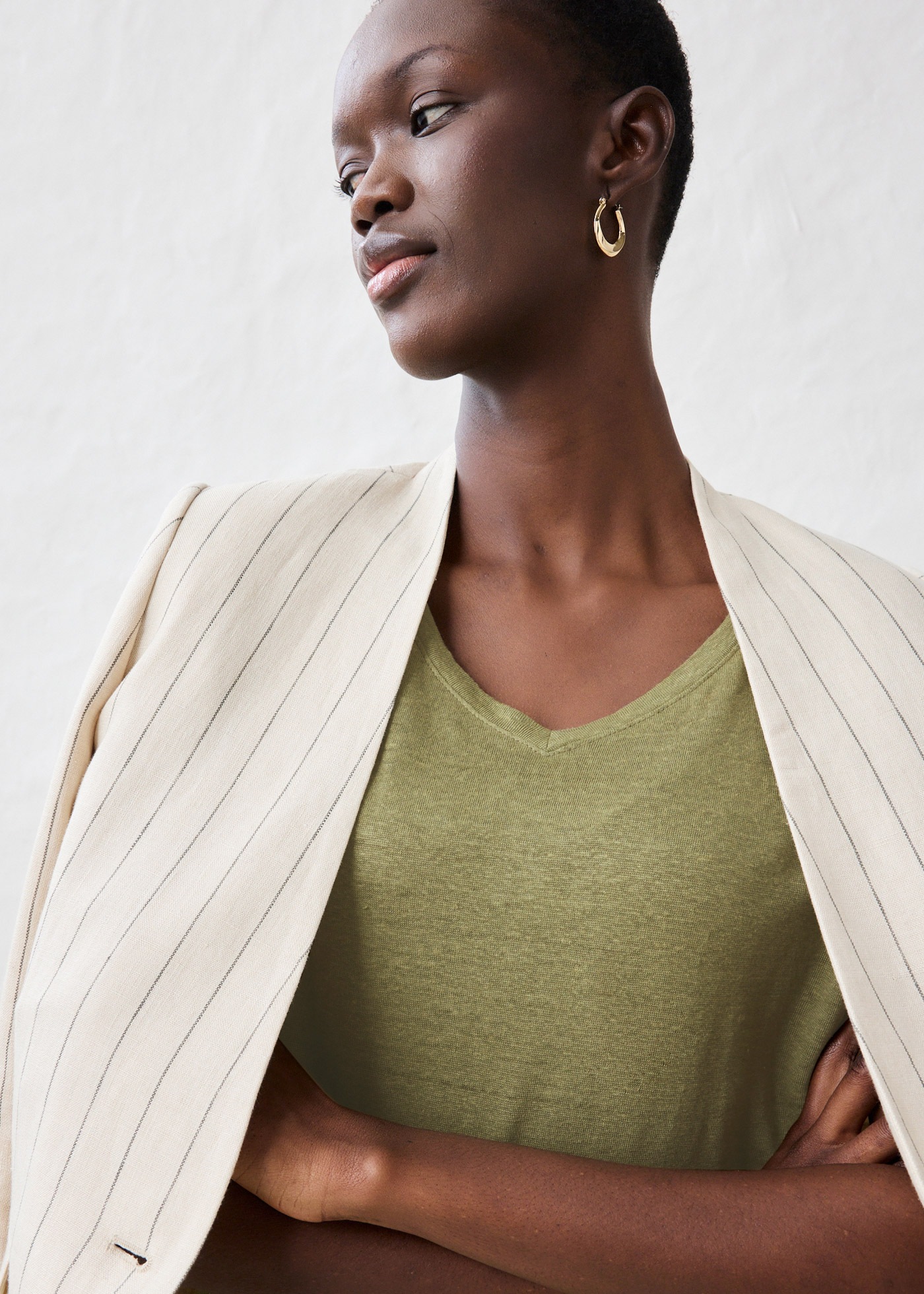 bonprix T-Shirt »Shirt aus reinem Leinen« figurumspielende Passform, Kurzarm, V-Ausschnitt, aus Leinen