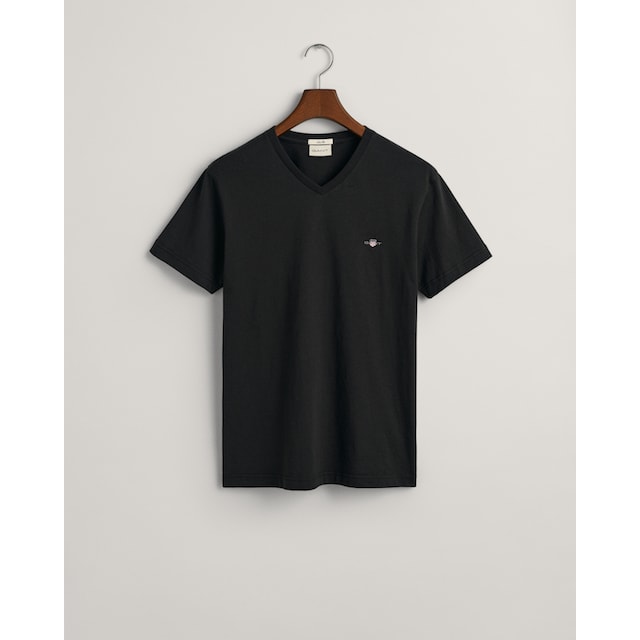 Gant T-Shirt »SLIM SHIELD V-NECK T-SHIRT«, mit einer kleinen Logostickerei  auf der Brust bei ♕
