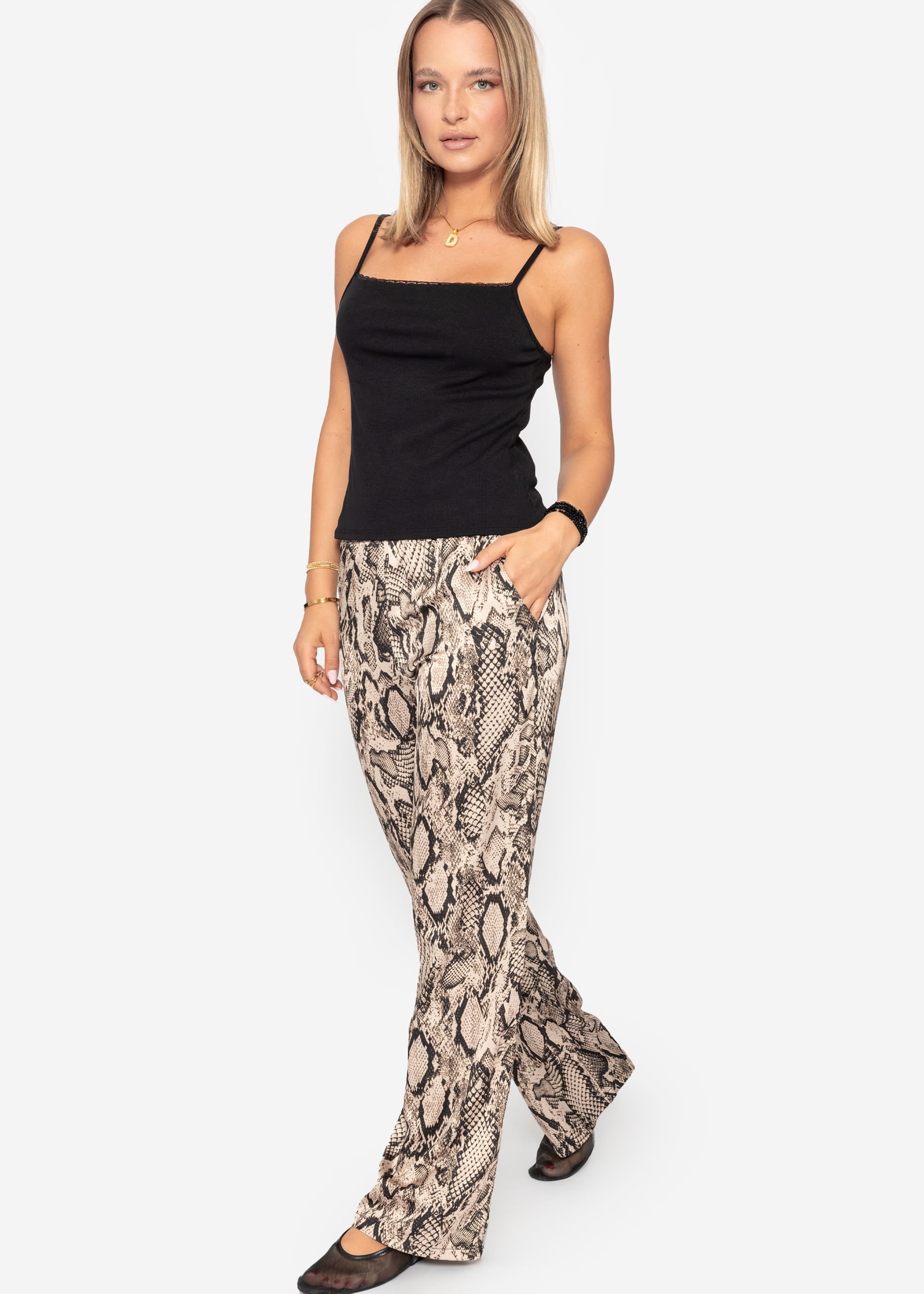 SASSYCLASSY T-Shirt »Träger Top mit Spitze« Trägertop in Rippstruktur mit schmeichelndem Passform Schwarz Weiß