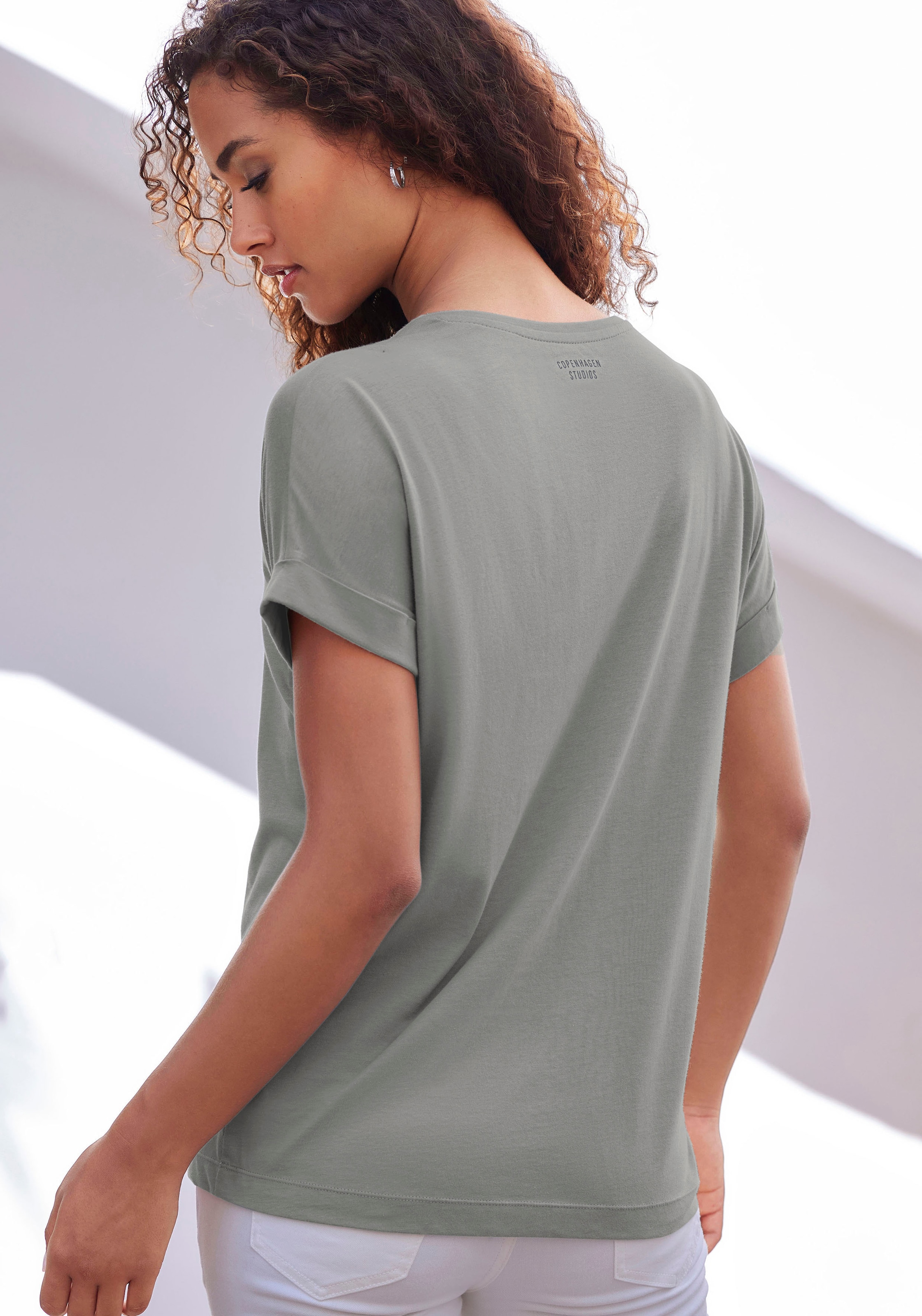 Copenhagen Studios T-Shirt »mit dezentem Logoprint hinten«, aus softer Jersey-Qualität mit Bio-Baumwolle
