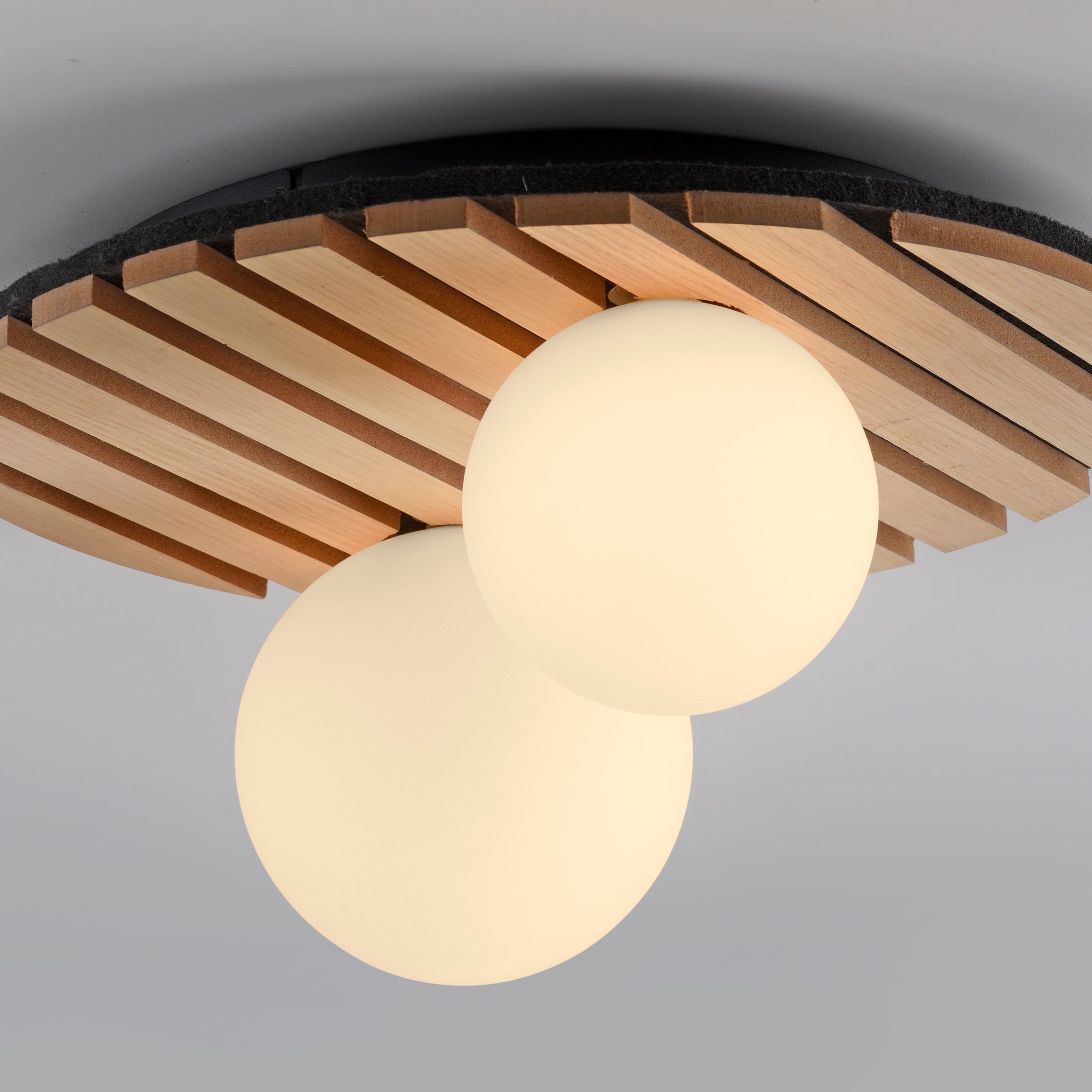 Leonique Deckenleuchte »Erinette Akustikpaneele mit Glaskugel«, 2 flammig, Leuchtmittel G9 | Leuchtmittel wechselbar-ohne Leuchtmittel, Holz, Akustik, Paneele, Glas, opal matt weiß, Deckenlampe