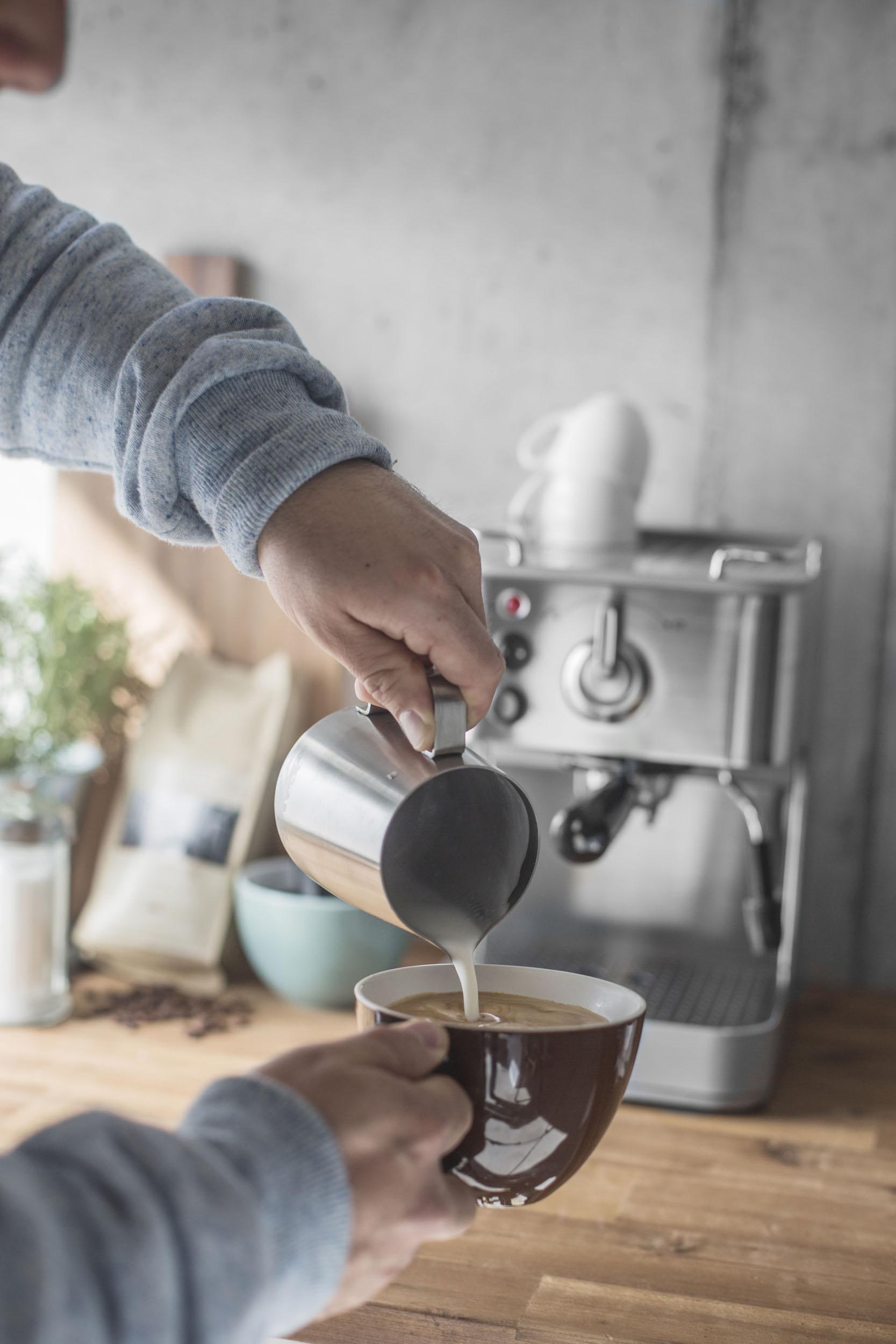 Gastroback Espressomaschine »Design Espresso Plus 42606« Siebträger, auch für Espressopads geeignet, inkl. Milchkännchen