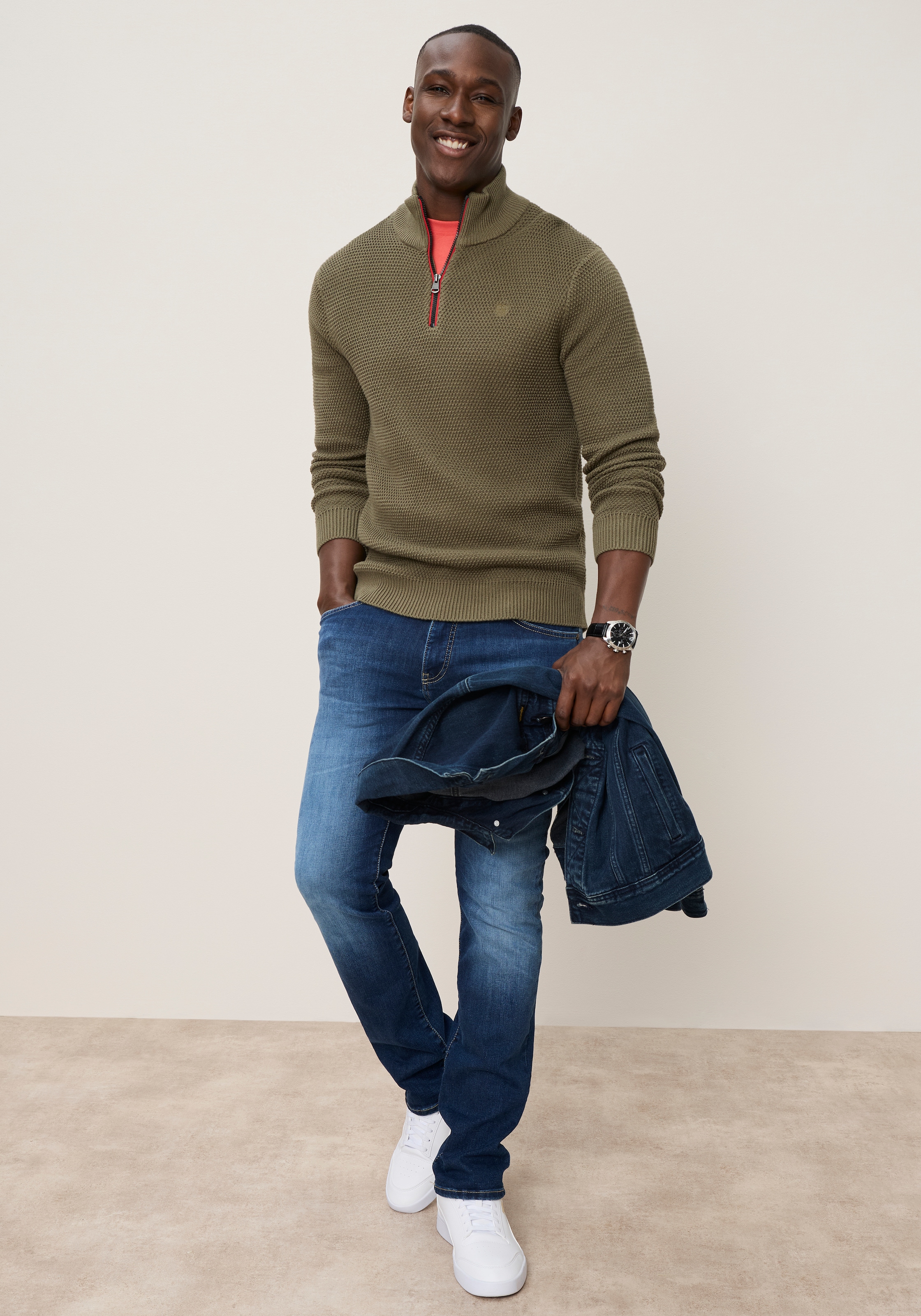 DELMAO Troyer »Neue Kollektion! Highlight Kontrast- Reißverschluß« aus Strickmaterial, Regular Fit, mit Label-Applikation