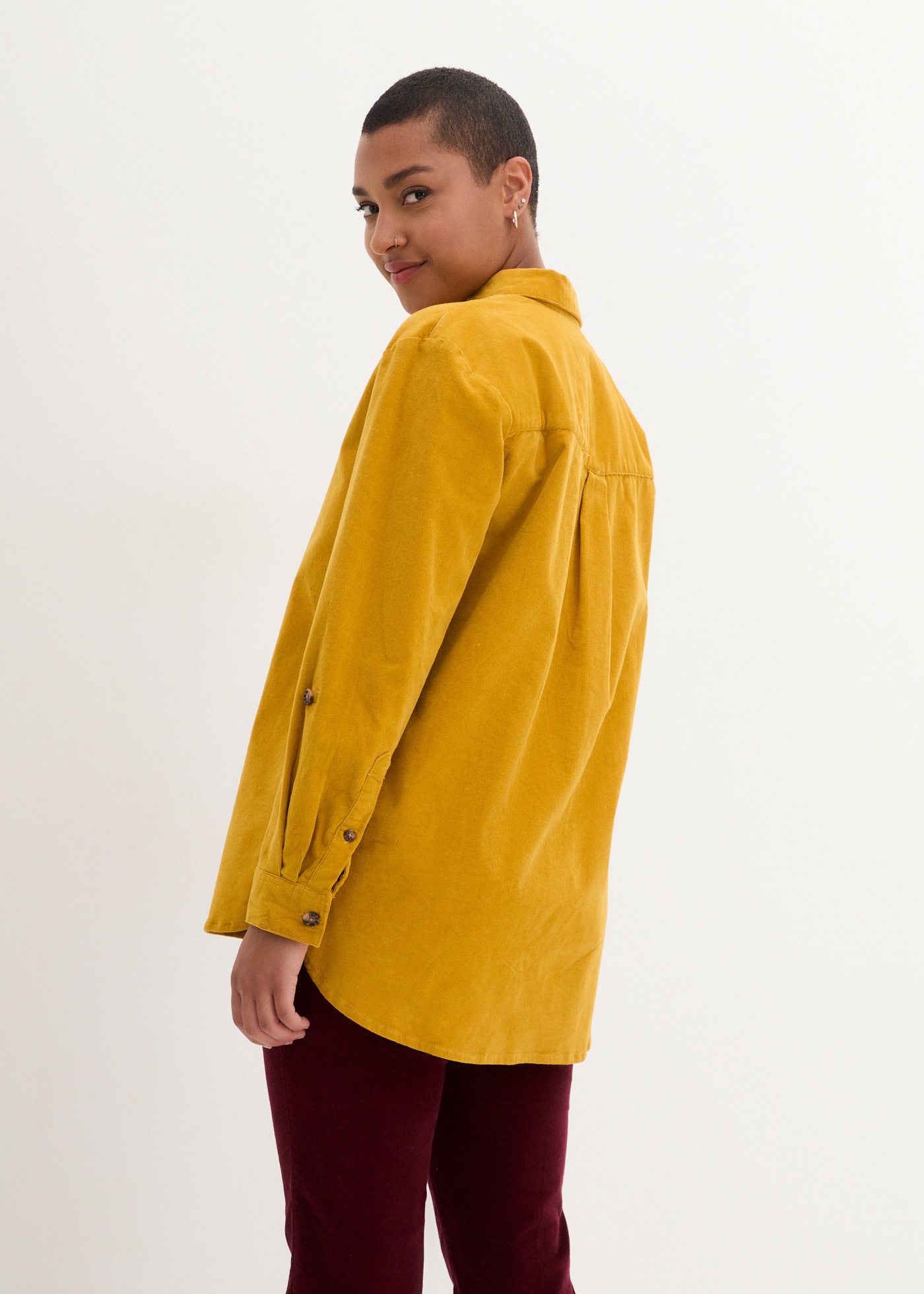 bonprix Langarmbluse »Cord-Hemd mit Seitenschlitz« lockere Passform, für den Alltag, aus Cord, mit Hemdblusenkragen