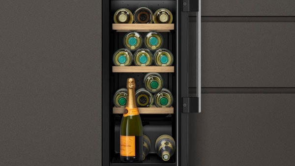 á Jahren NEFF 3 für Garantie Weinkühlschrank 21 075l mit Standardflaschen XXL »KU9202HF0«,