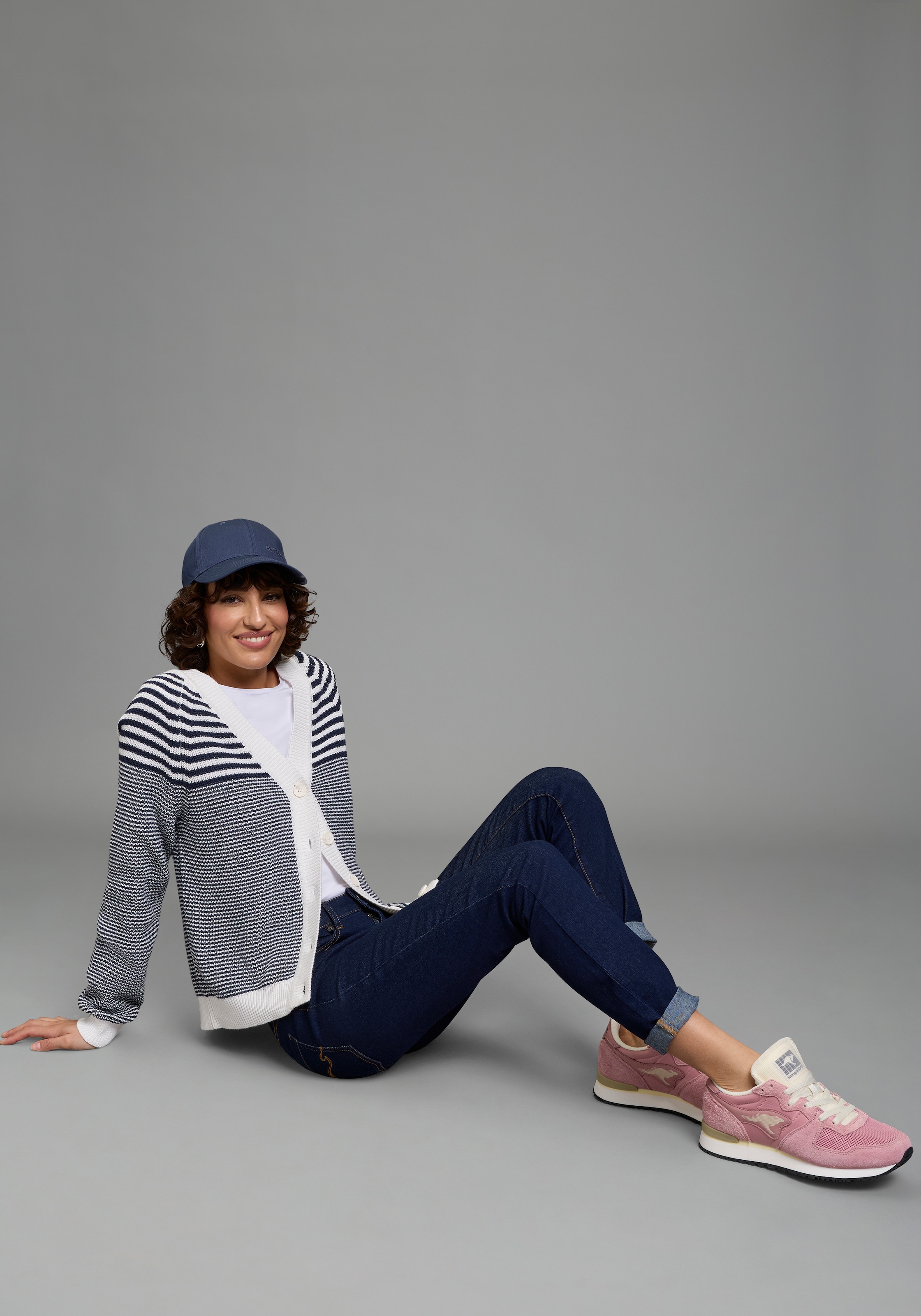 Laura Scott Strickjacke mit modernen Perlstrick und V-Ausschnitt