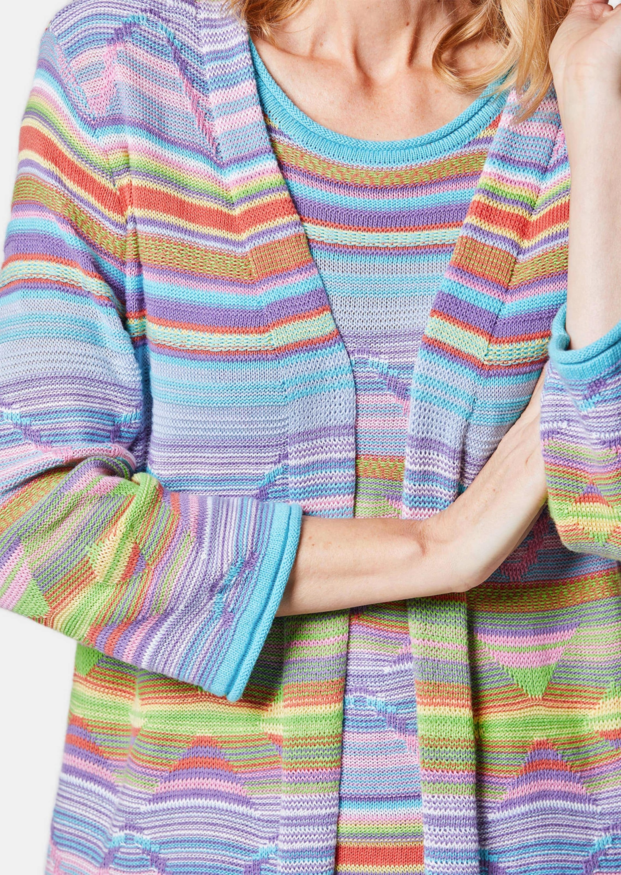 GOLDNER Strickjacke »Kurzgröße Abstrakt gemusterte Jaquardstrickjacke in offener Schnittform«