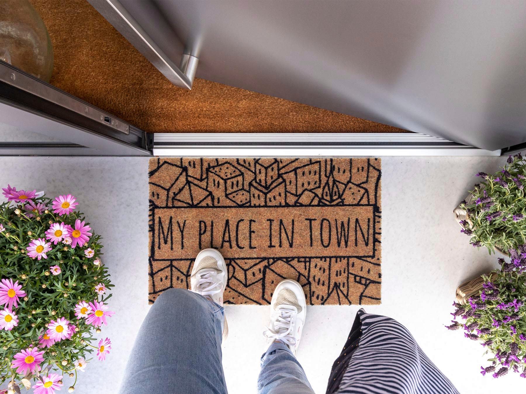 Primaflor-Ideen in Textil Fußmatte »Schmutzfangmatte COUNTRY, Place in Town«, rechteckig, 7 mm Höhe, Schmutzfangmatte, Kokos-Optik, mit Spruch, rutschhemmend, waschbar