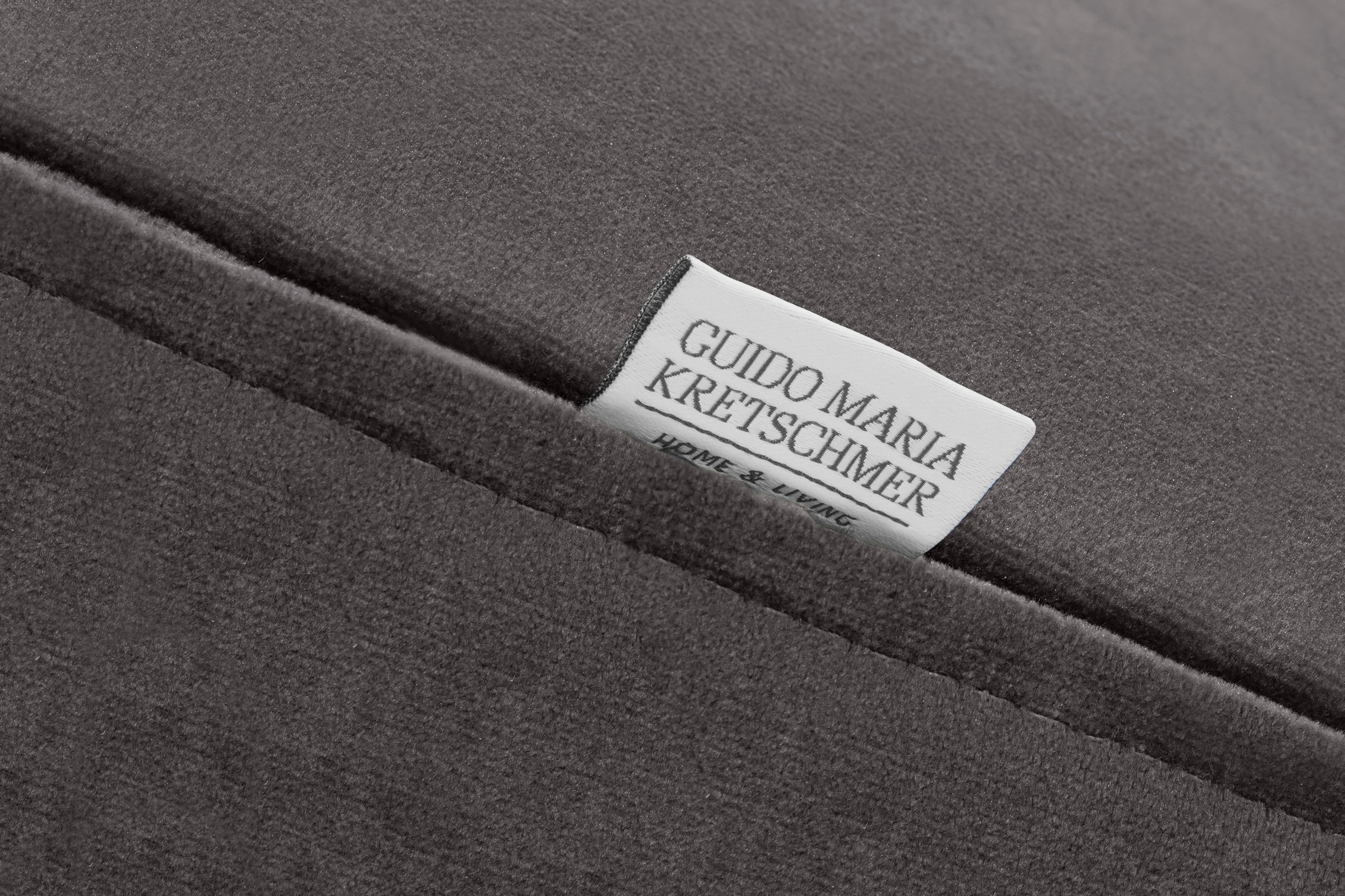 Guido Maria Kretschmer Home&Living 2-Sitzer »Chilltime, elegant und bequem, Komfortsitzhöhe 46cm, hoher Fuß«, mit eleganter Kreuznaht in den Rückenkissen, Breite 167 cm