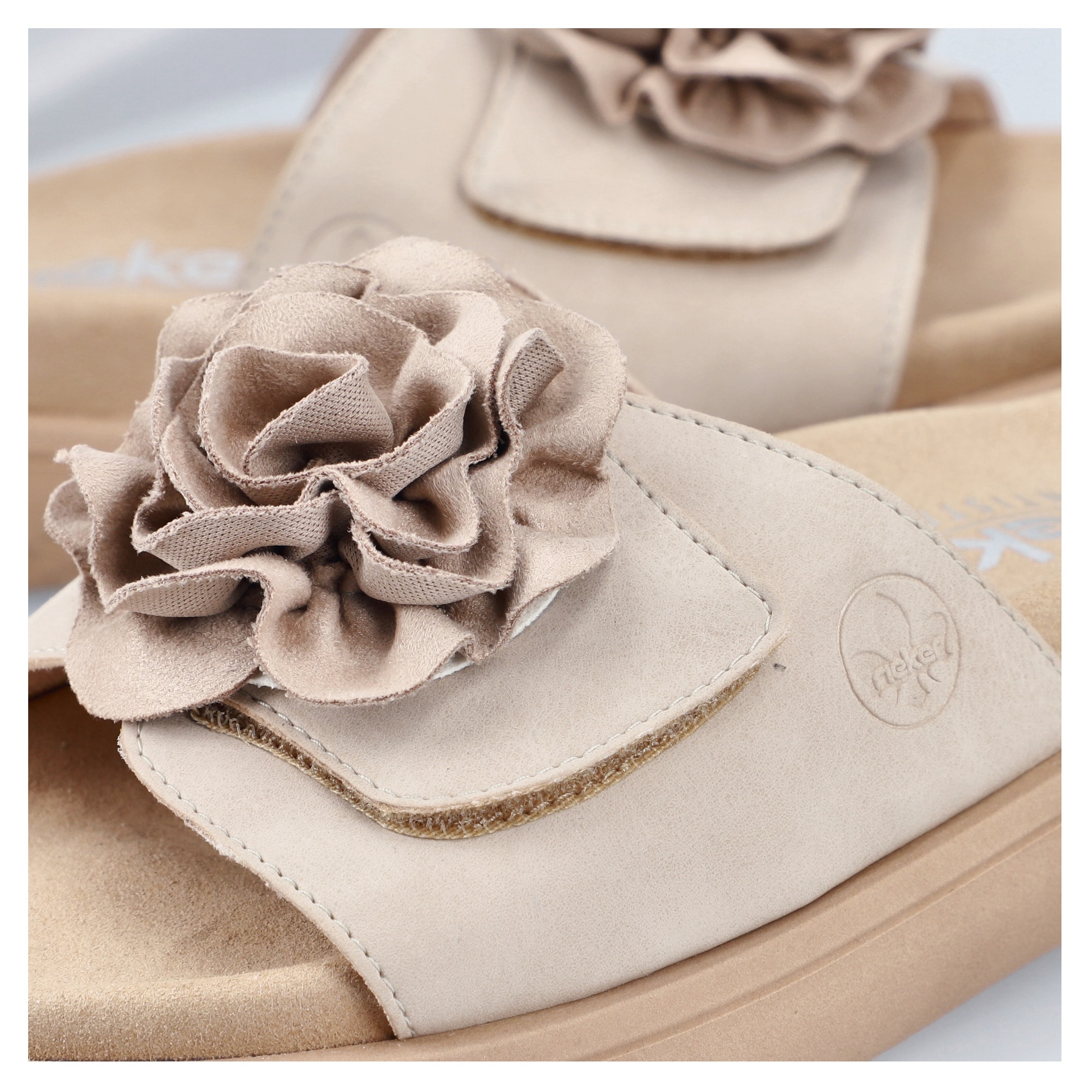 Rieker Pantolette, Sommerschuh, Hausschuh, Strandschuh mit bequemem Fußbett