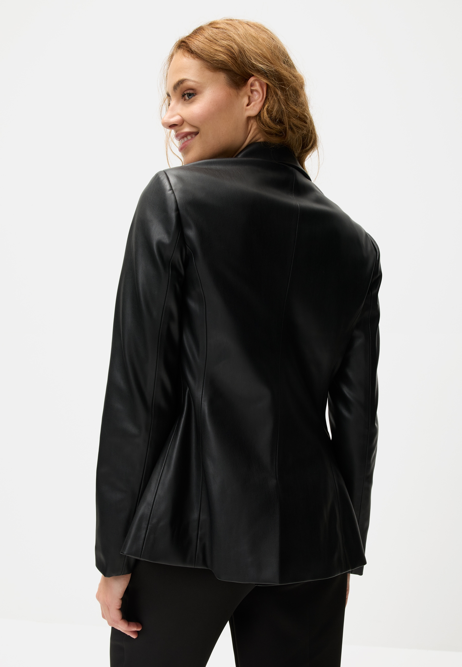 LASCANA Lederimitat-Blazer mit Reverskragen, taillierter Damenblazer, Business-Look