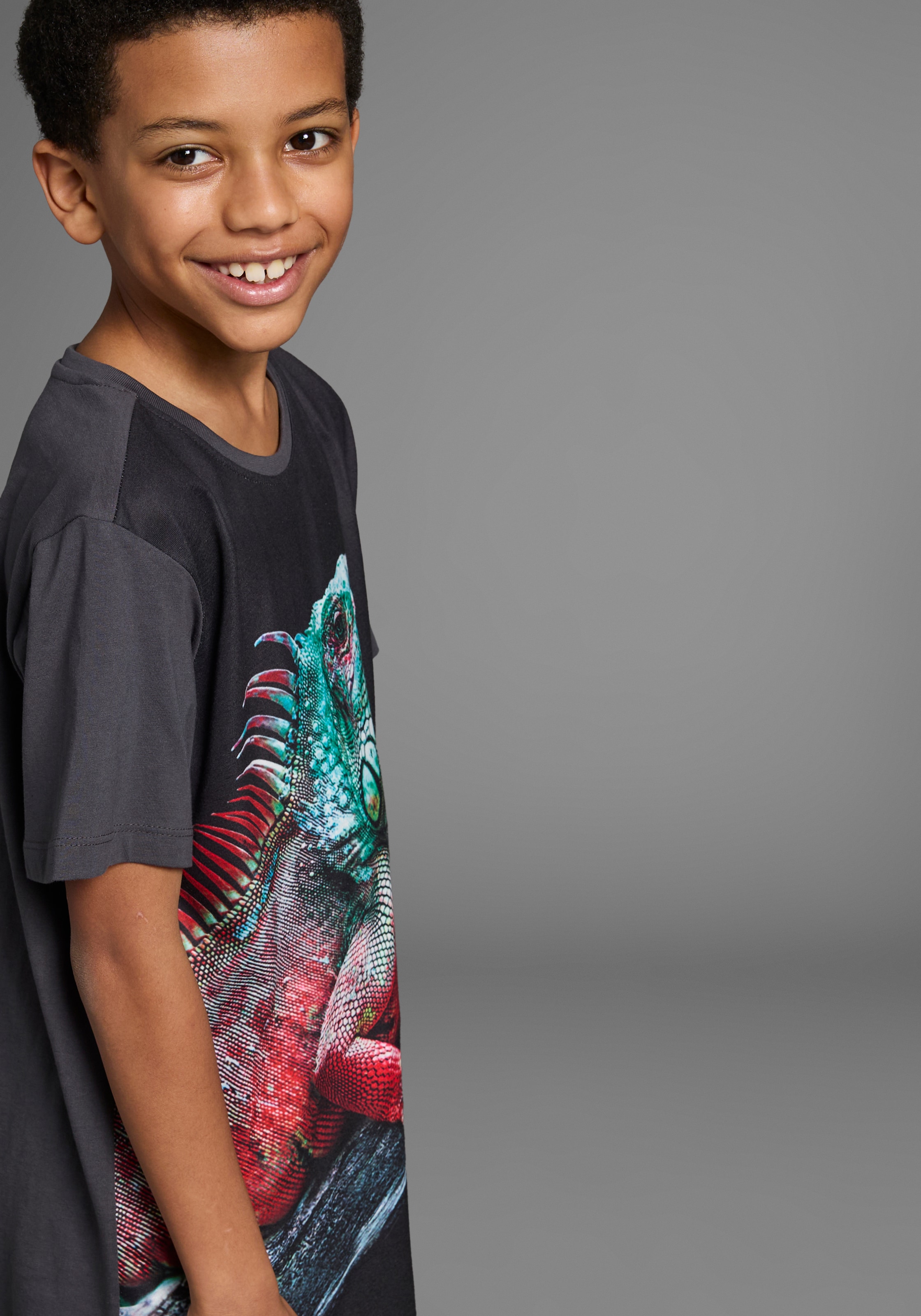 KIDSWORLD T-Shirt »Fotoprint: LITTLE LIZARD«, Kurzarm, Basic-Passform, mit stylischem Druck, Rundhalsausschnitt