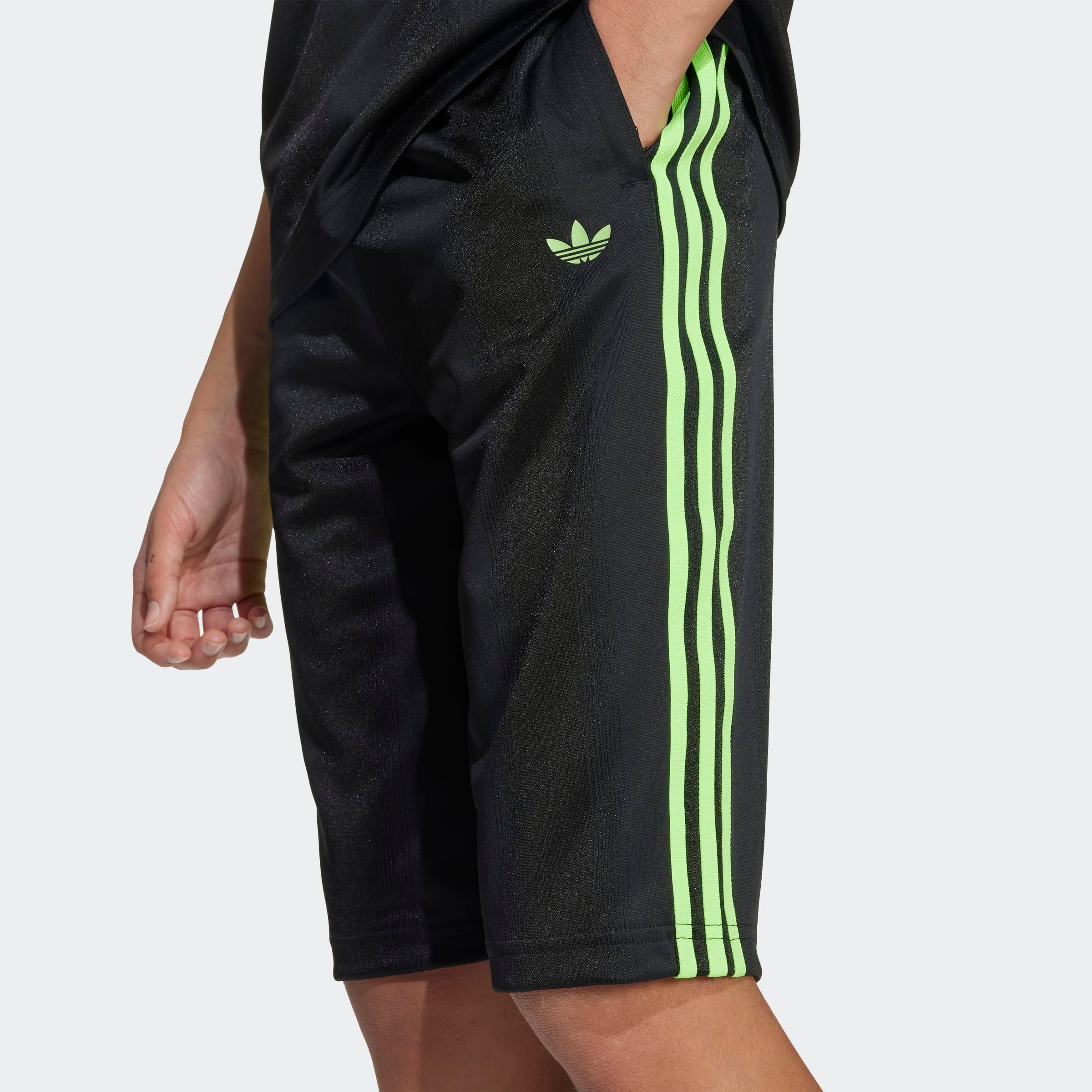adidas Originals Shorts »FUSS«  für Kinder, mit Allover-Print, aus Polyester, mit Mesh-Futter