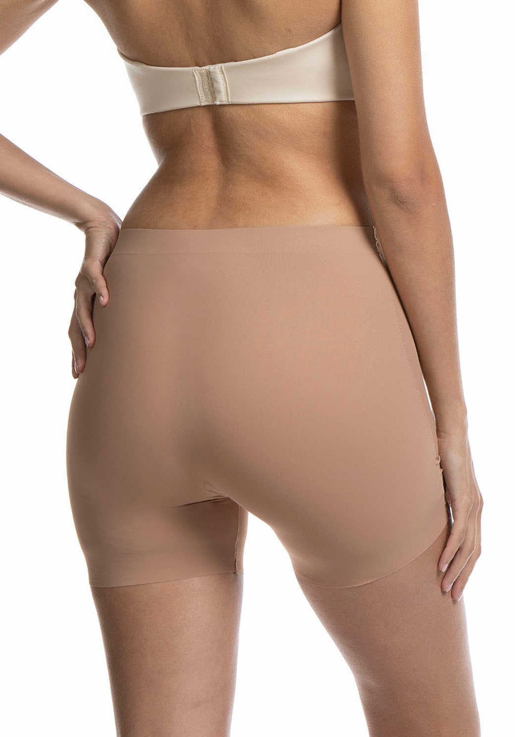 MAGIC Bodyfashion Shapinghose »Maxi Short«, feste Formung des unteren Bauches, der Hüften und der Oberschenkel
