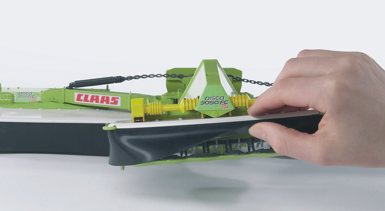 Bruder® Spielfahrzeug-Anhänger »Claas Disco Dreifach- Mähwerk 8550 C Plus (02218)« Made in Europe