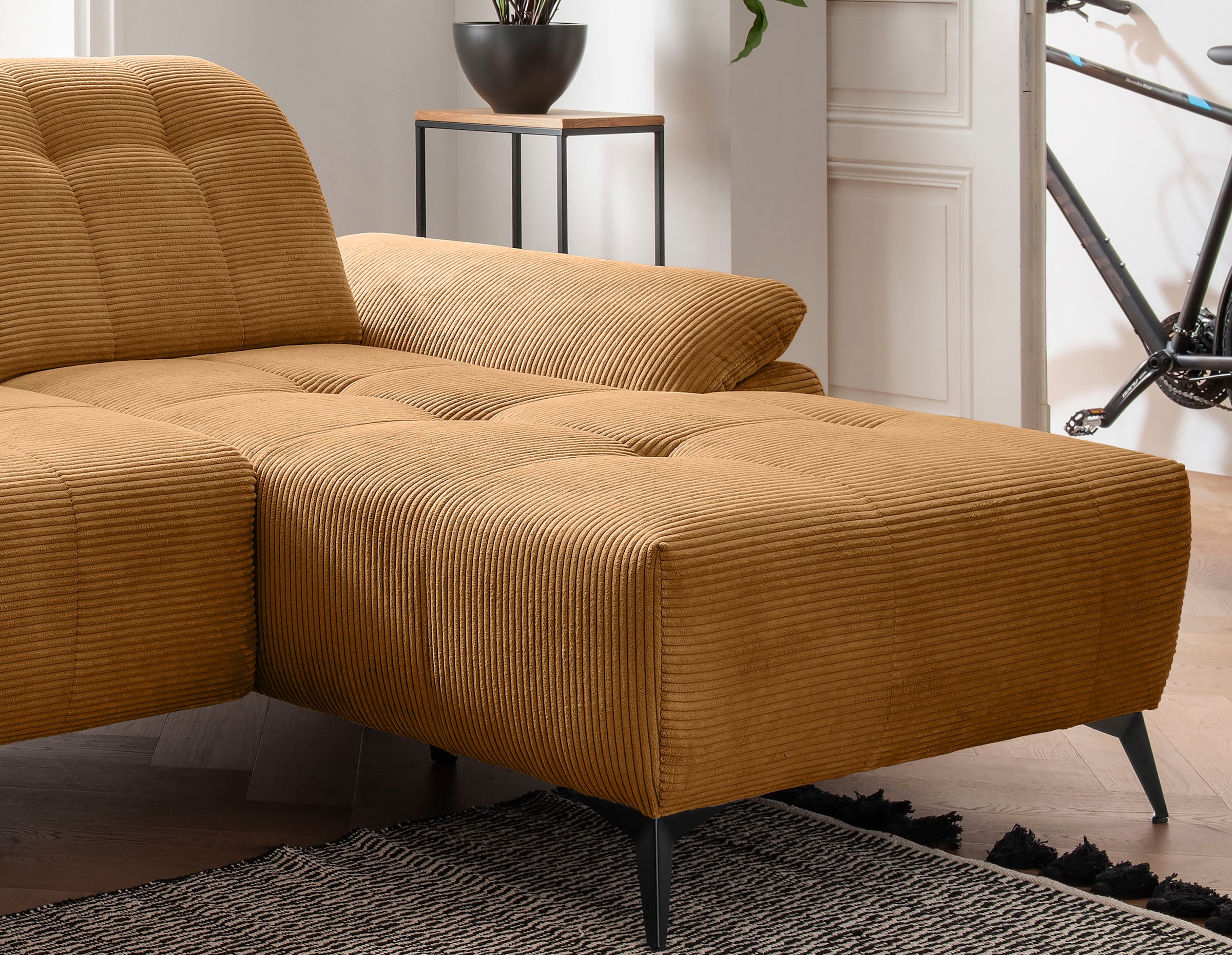 Home affaire Ecksofa »Lazio modern und bequem, schmale Armlehnen, tolle Detailverarbeitung« zwei verschiedene Fußfarben wählbar