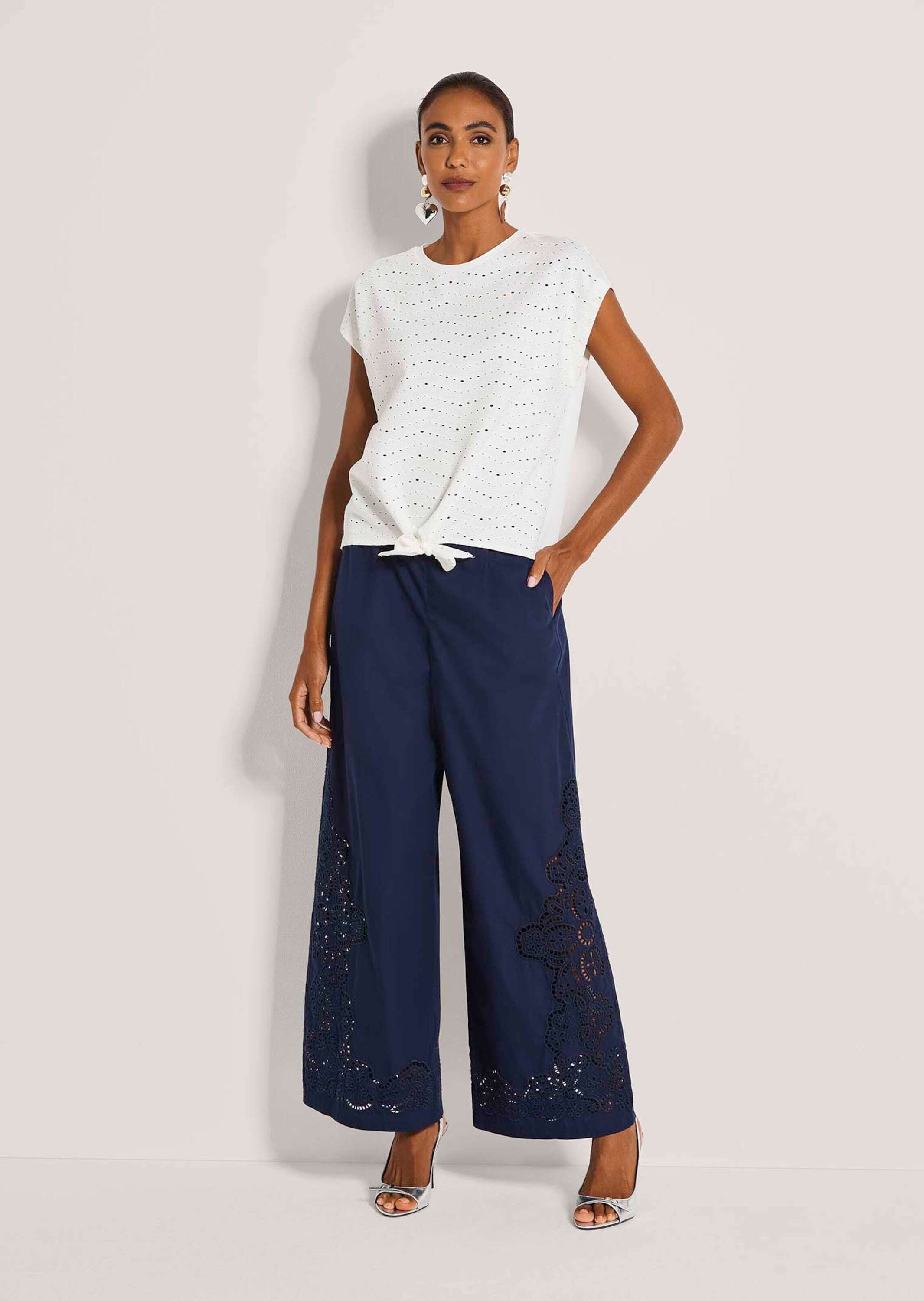 MADELEINE Kurzarmshirt »Shirt Shirt mit Lochstickerei, Kurzarm, Rundhals« Geknoteter Saum