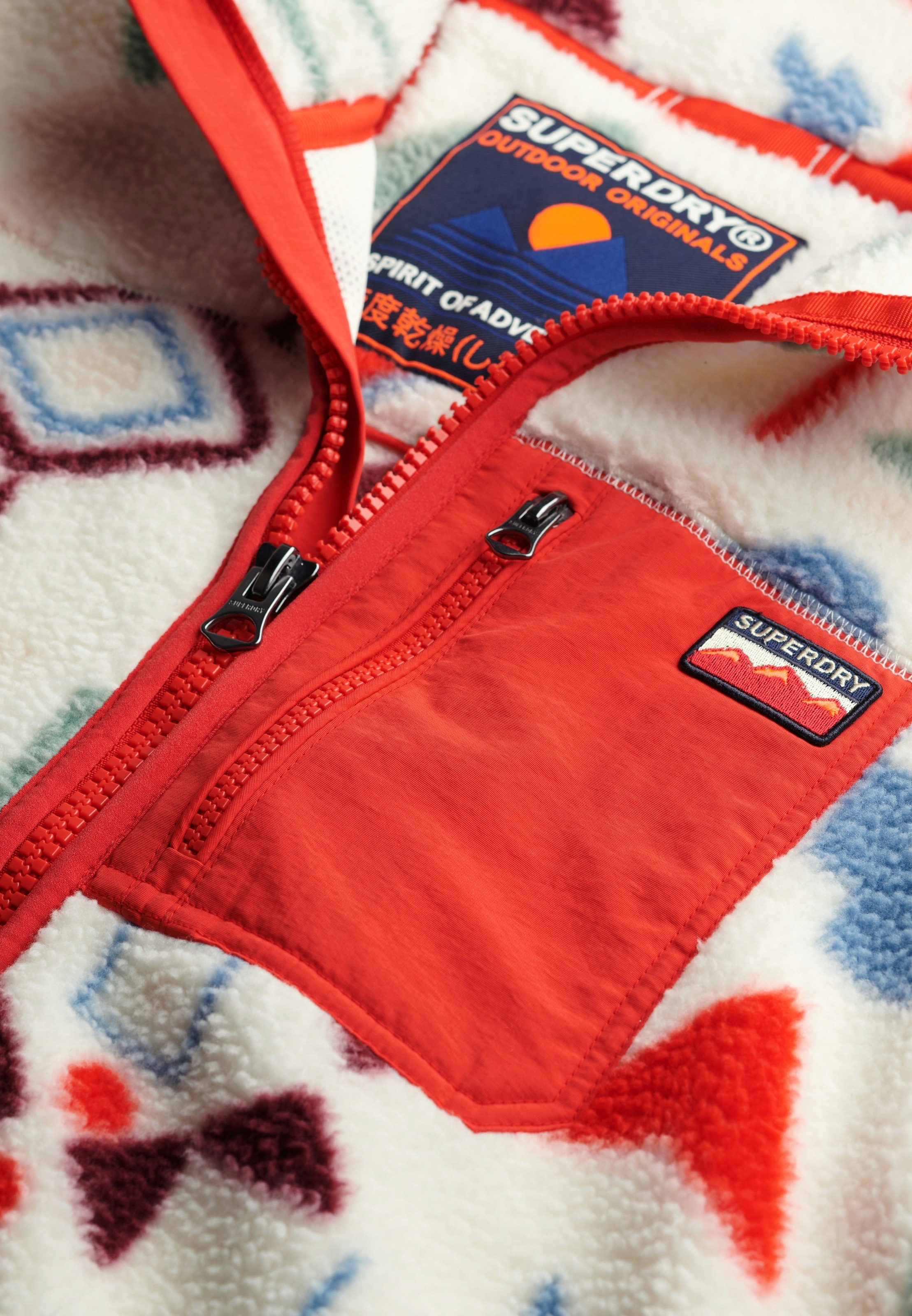 Superdry Fleecejacke »OUTDOOR PRINTED ZIP FLEECE« Slim Fit, mit Stehkragen