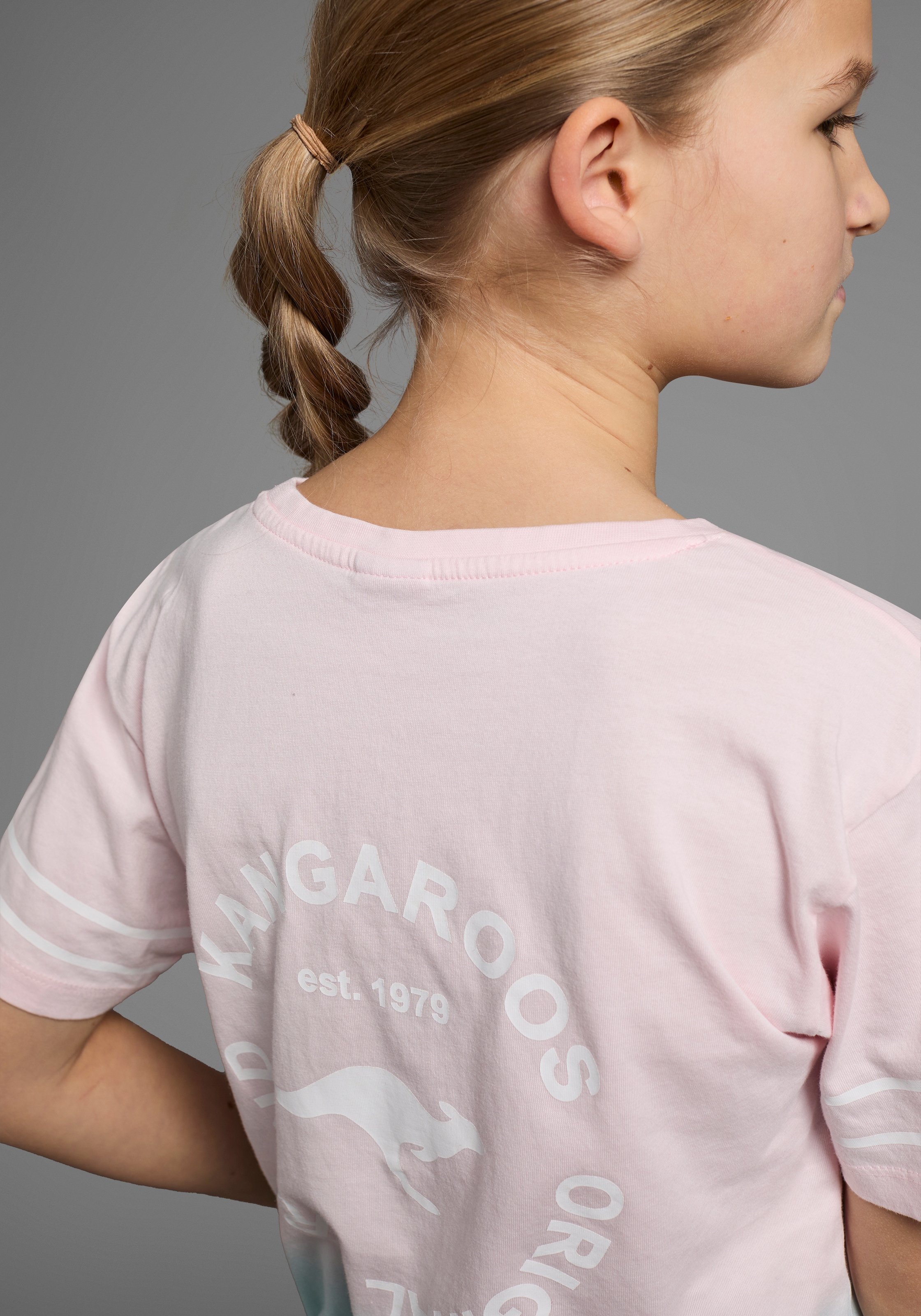 KangaROOS T-Shirt »Mit trendigem Farbverlauf«, kurzärmelig, bequeme Passform, mit Logodruck, Rundhalsausschnitt