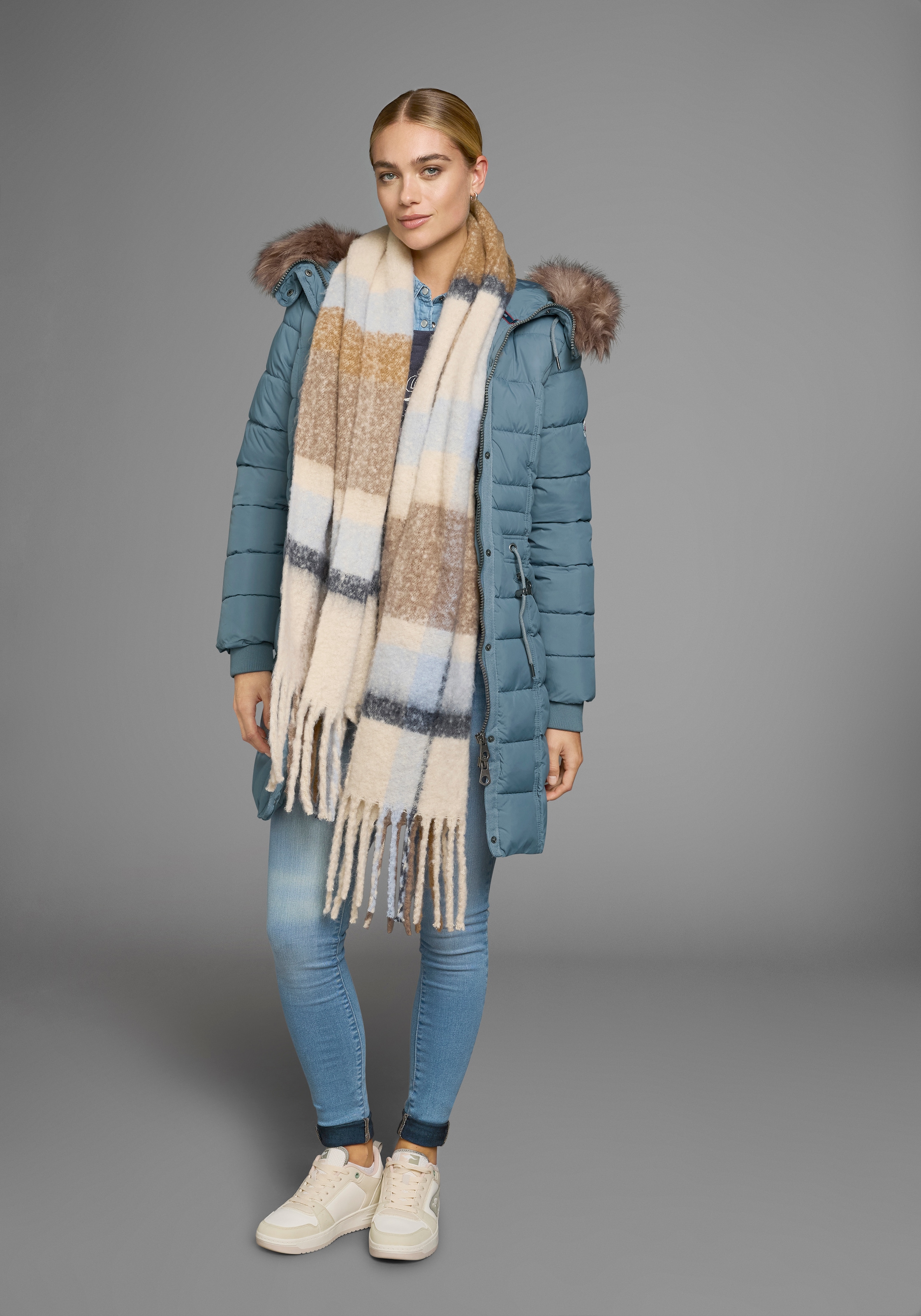 KangaROOS Steppjacke, mit Kapuze, figurbetonter Schnitt, mit Reißverschlusstaschen