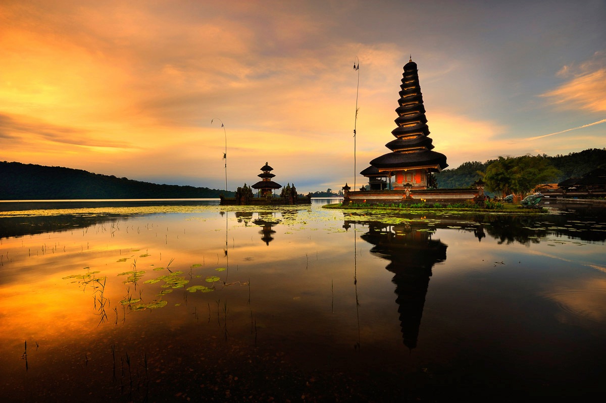 Papermoon, Fototapete »Japanischer Tempel«, bunt, Vlies, B/L: 3 m m x 2,23 m m - Bahnen: 6 Stk. St., bunt