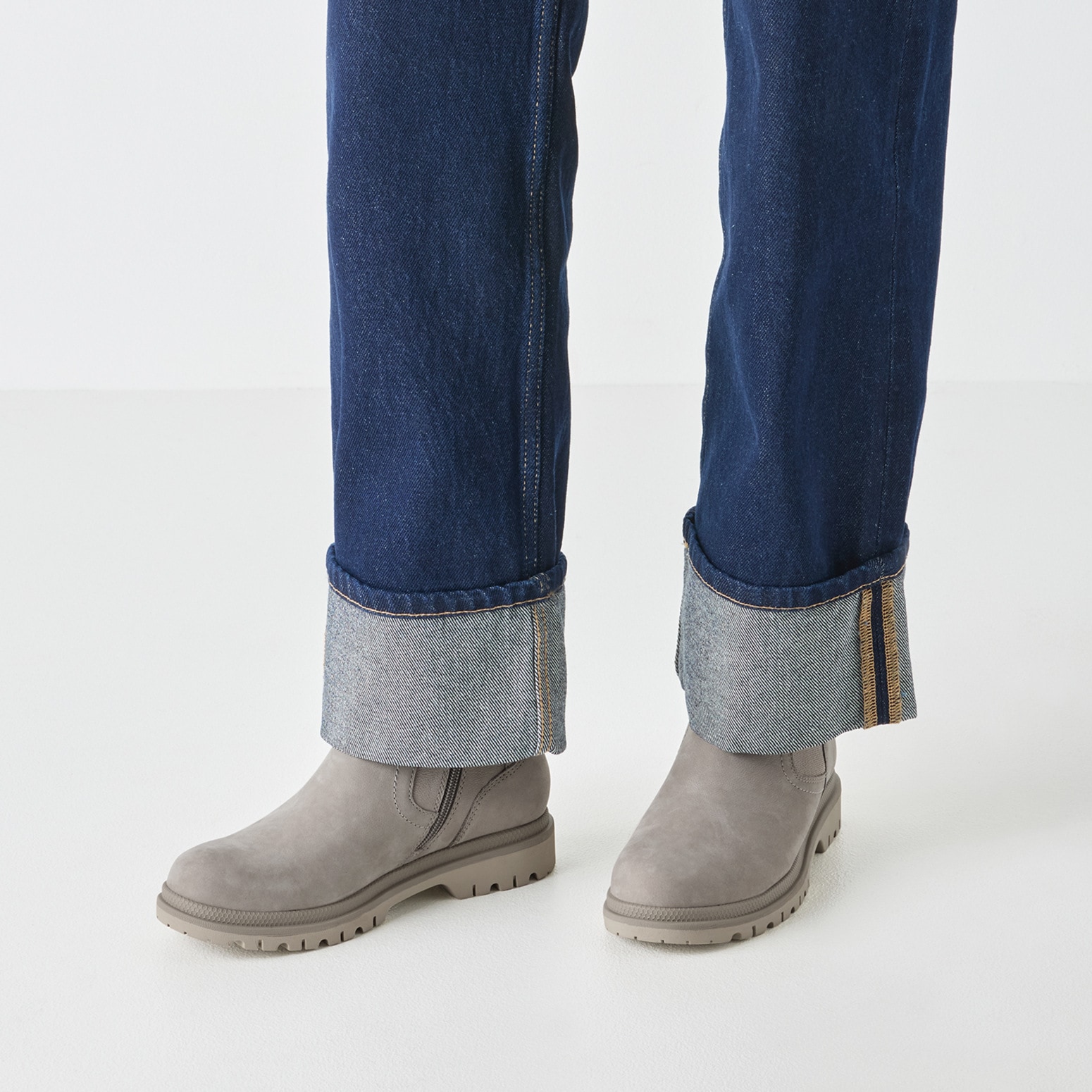 Tamaris Chelseaboots  , Blockabsatz, Basicboots, Stiefelette mit dezenten Ziernähten