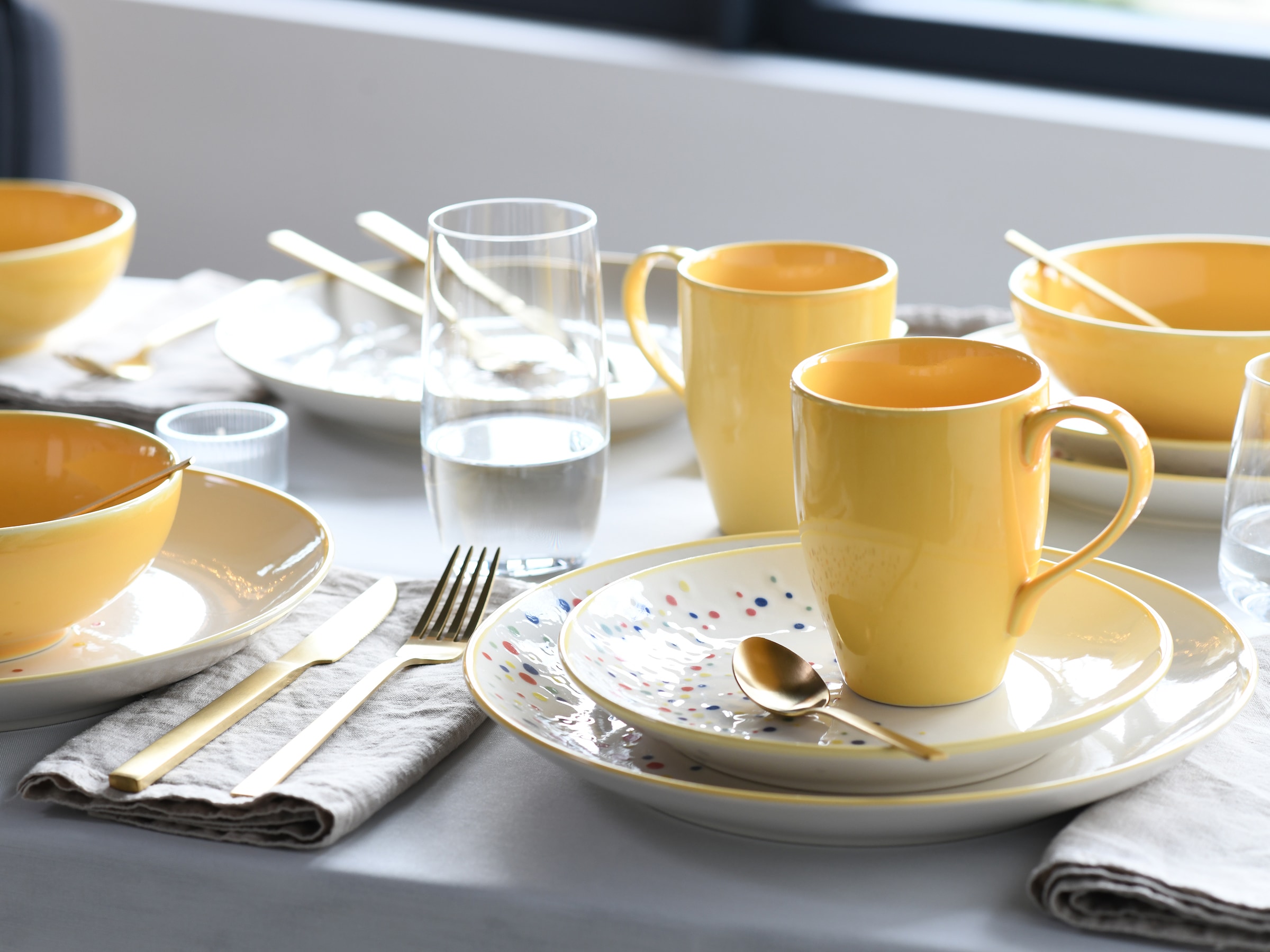 CreaTable Kombiservice »Joy, Kombi-Service 16-tlg.« Unregelmäßige bunte Punkte, Gute Laune Geschirr, Frisch, Freundlich