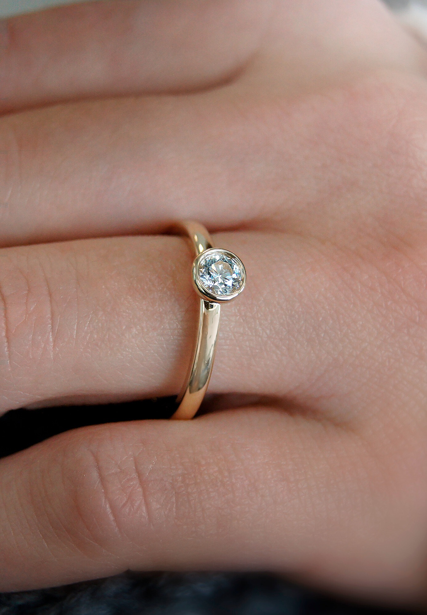 ONE ELEMENT Diamantring »0.1 ct Diamant Brillant Zarge Ring aus 585 Gelbgold«