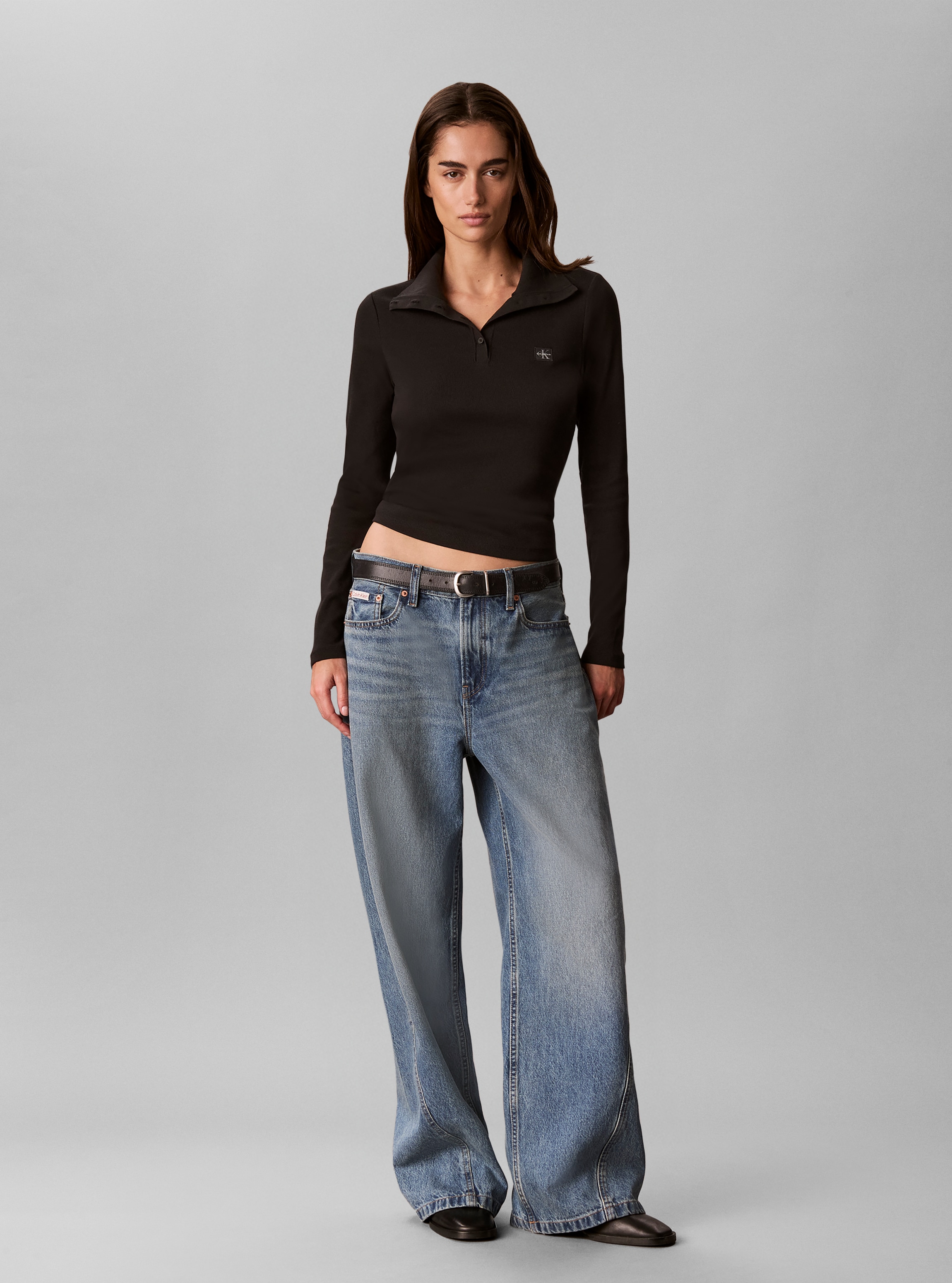 Calvin Klein Jeans Langarmshirt Kragen mit Knopfleiste, Regular Fit, kurze Form