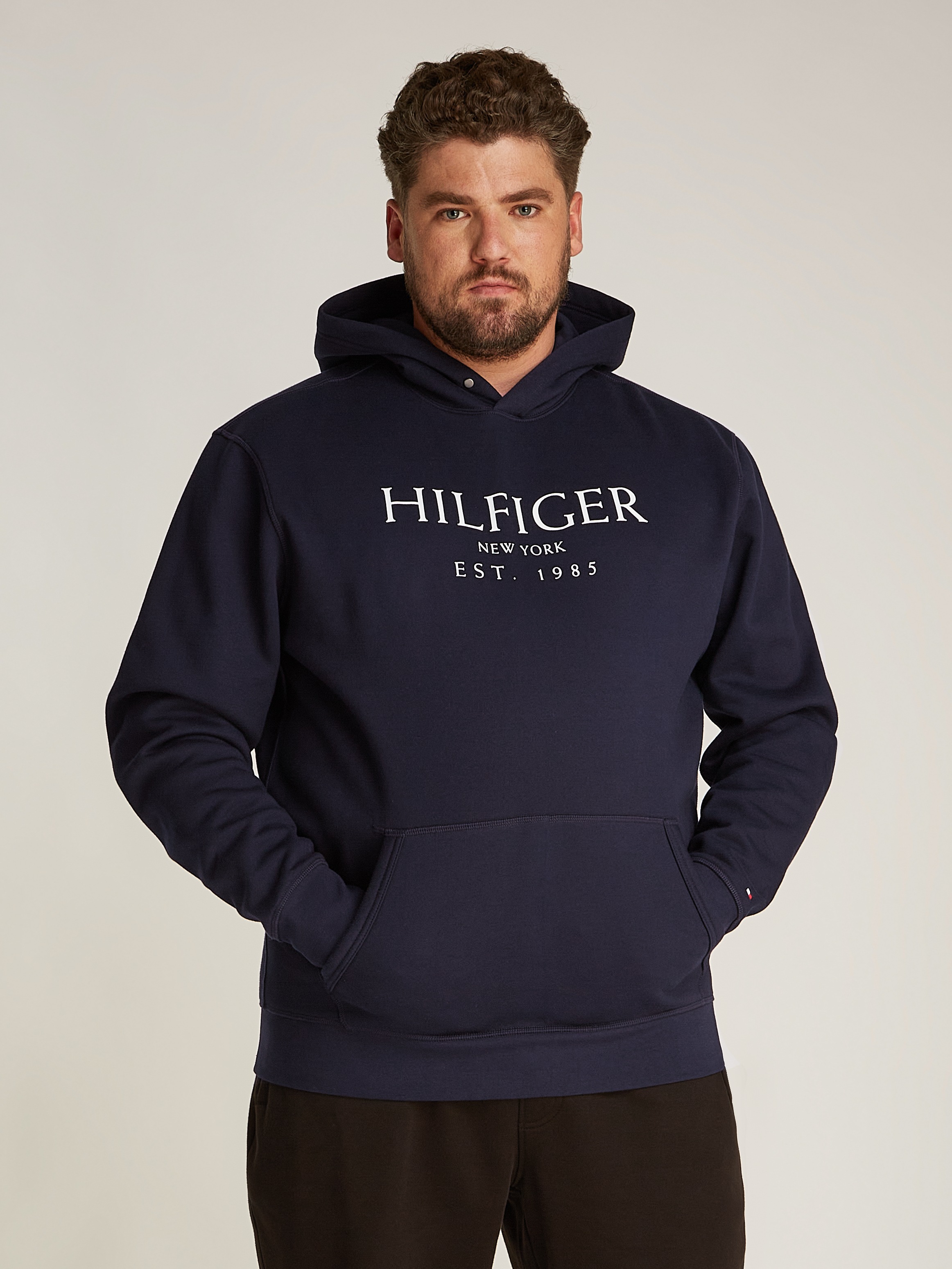 Tommy Hilfiger Big & Tall Hoodie »BT-BIG HILFIGER HOODY-B«, in Großen Größen, mit Logostickerei am Ärmel