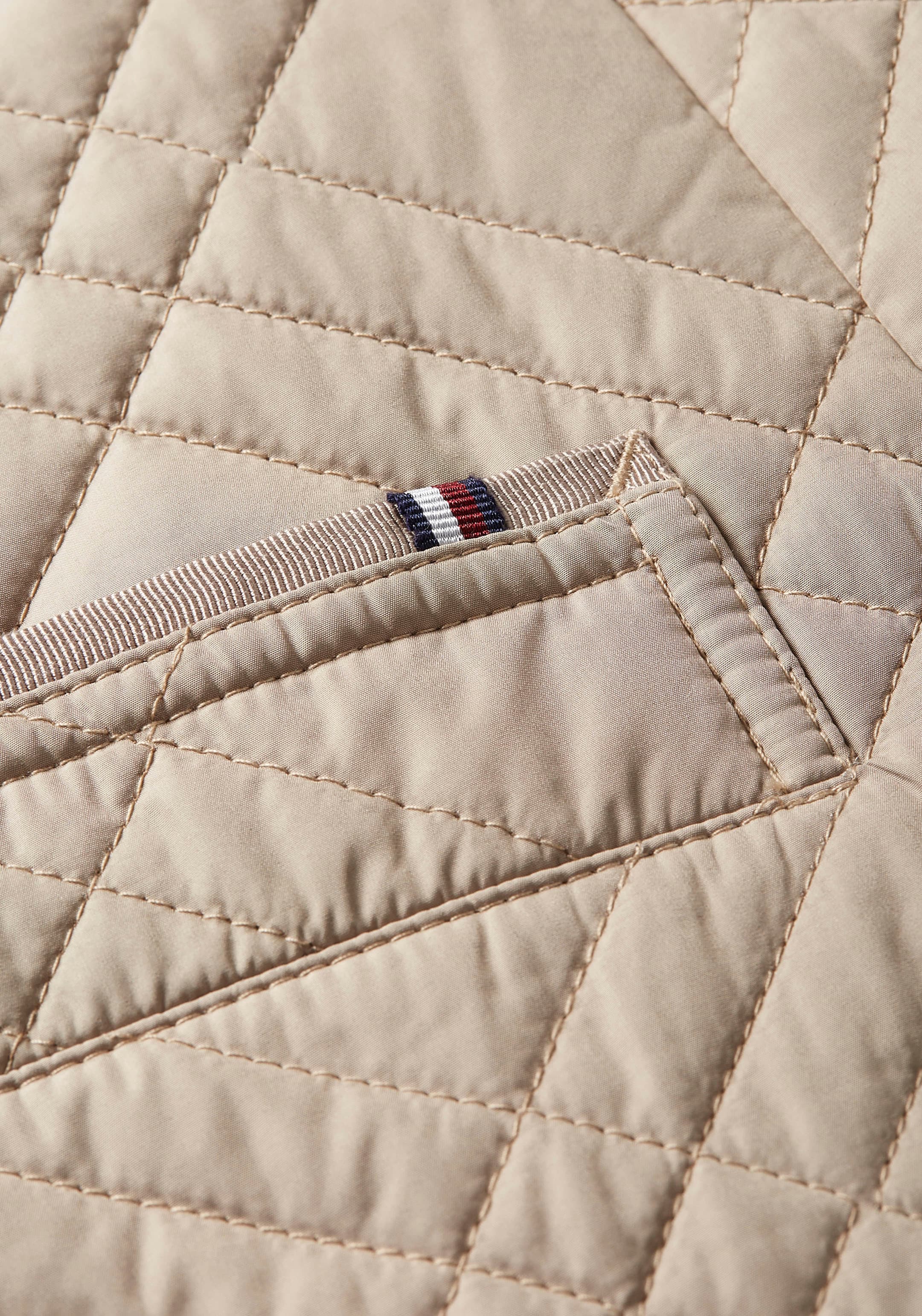 Tommy Hilfiger Steppmantel »QUILTED SHORT TRENCH«, mit Bindegürtel und Tommy Hilfiger Markenlabel