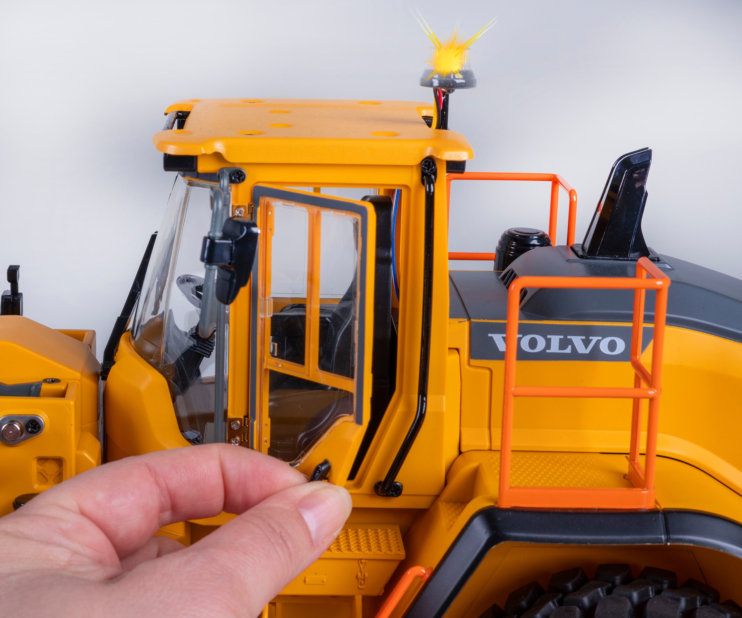 Jamara RC-Bagger »Radlader Volvo L260H Metal  2,4GHz« LED-Licht; Maßstab 1:14