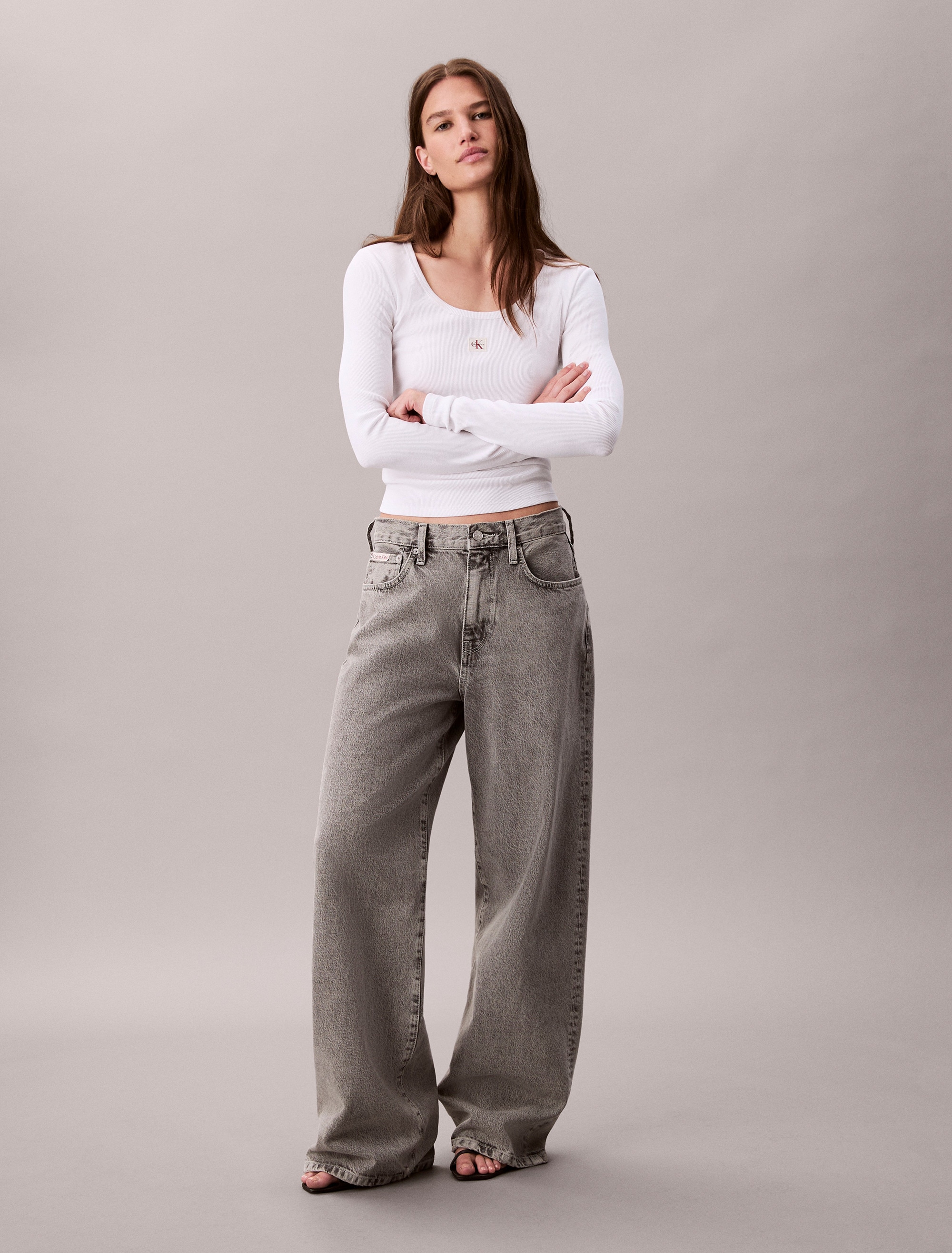 Calvin Klein Jeans Langarmshirt »LS WOVEN LABEL 2X2 RIB SCOOP NEC«, Mit Rundhalsausschnitt, regular fit