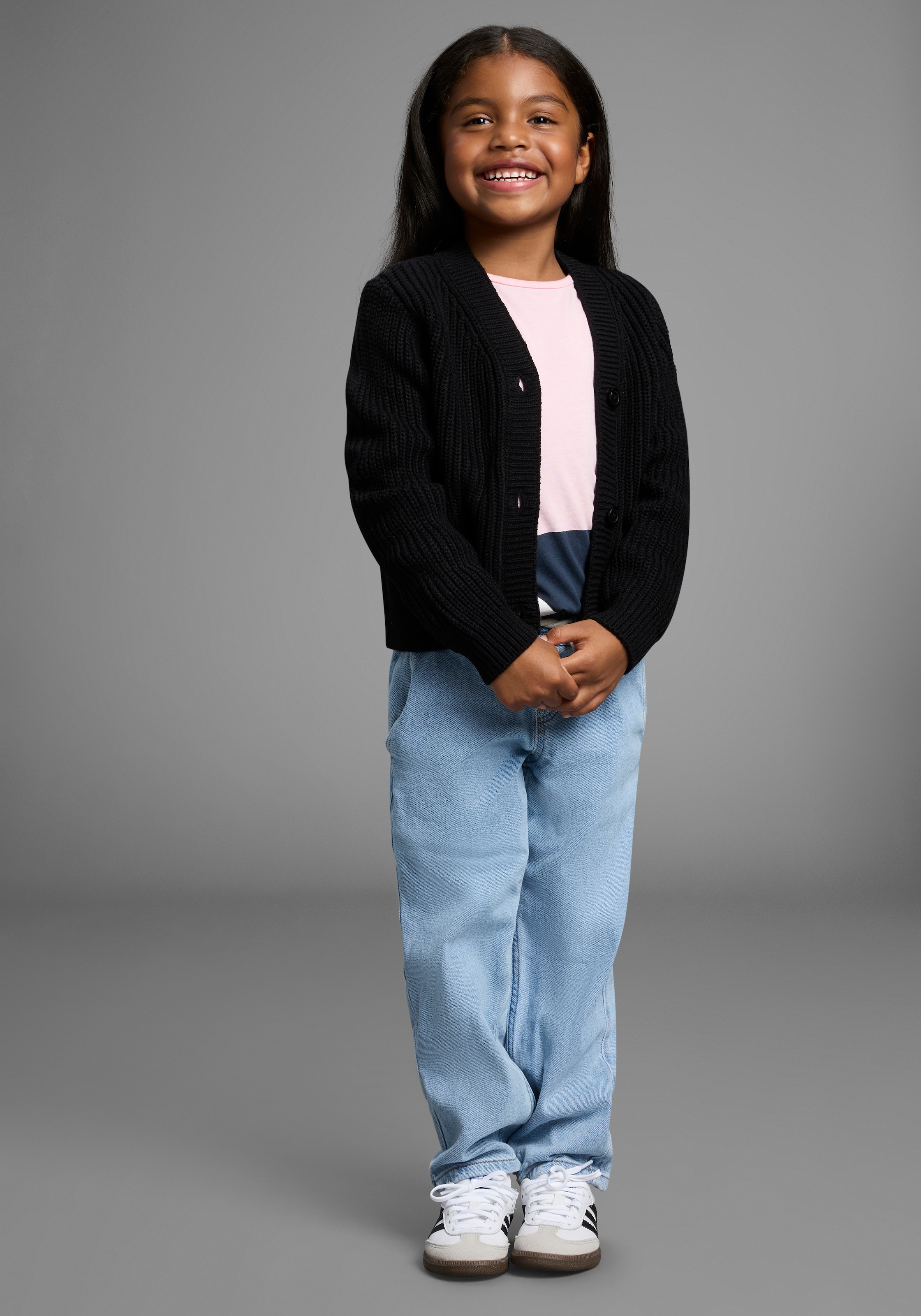 KIDSWORLD Strickjacke »Strickjacke Basic-Style« Strickjacke, toll zu allem zu kombinieren