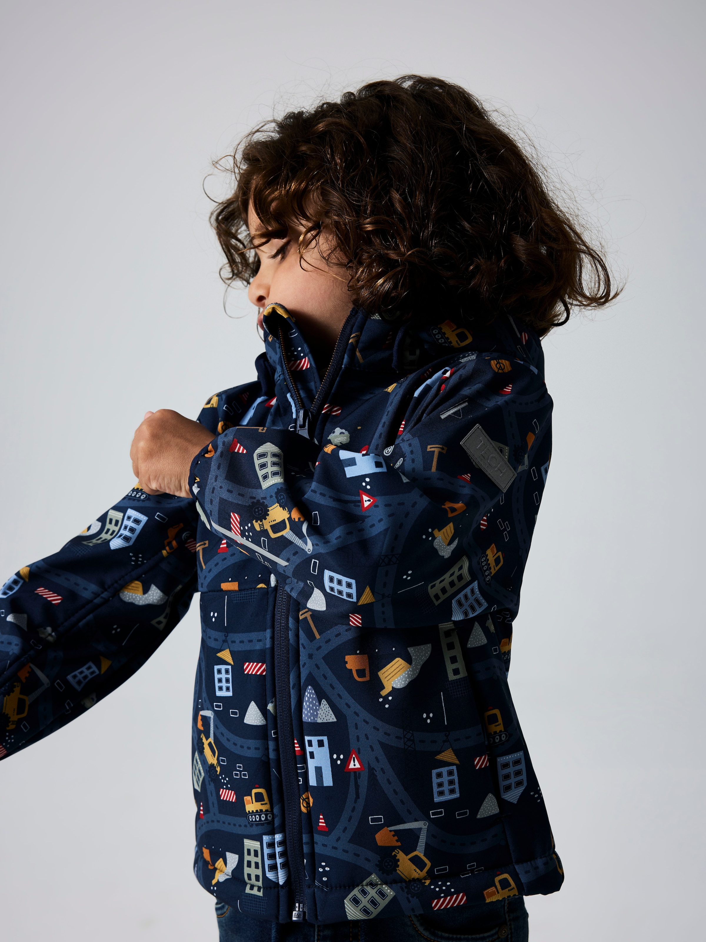 Name It Softshelljacke »NMMMALTA05 SOFTSHELL JACKET AOP FO« mit Kapuze Materialmix, wasserdicht, winddicht, atmungsaktiv