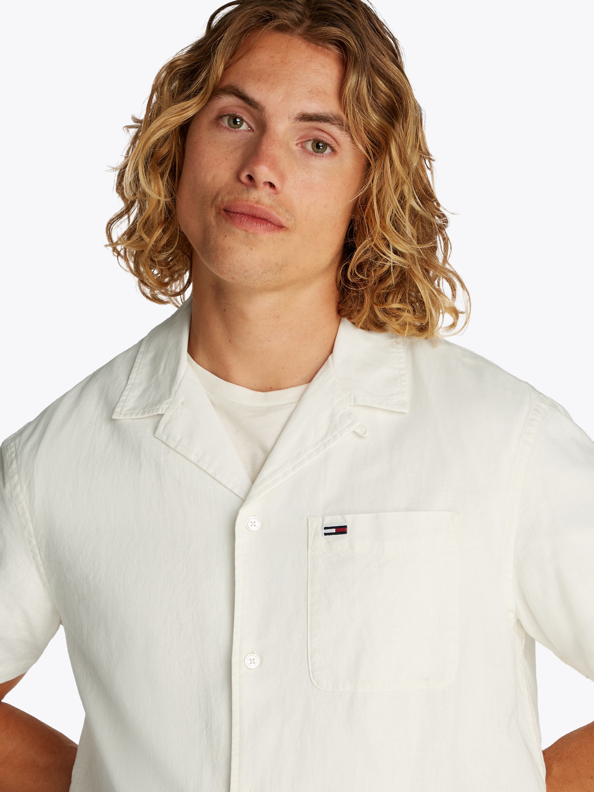 Tommy Jeans Plus Kurzarmhemd »TJM LINEN BLEND CAMP SS EXT«, Mit V-Ausschnitt