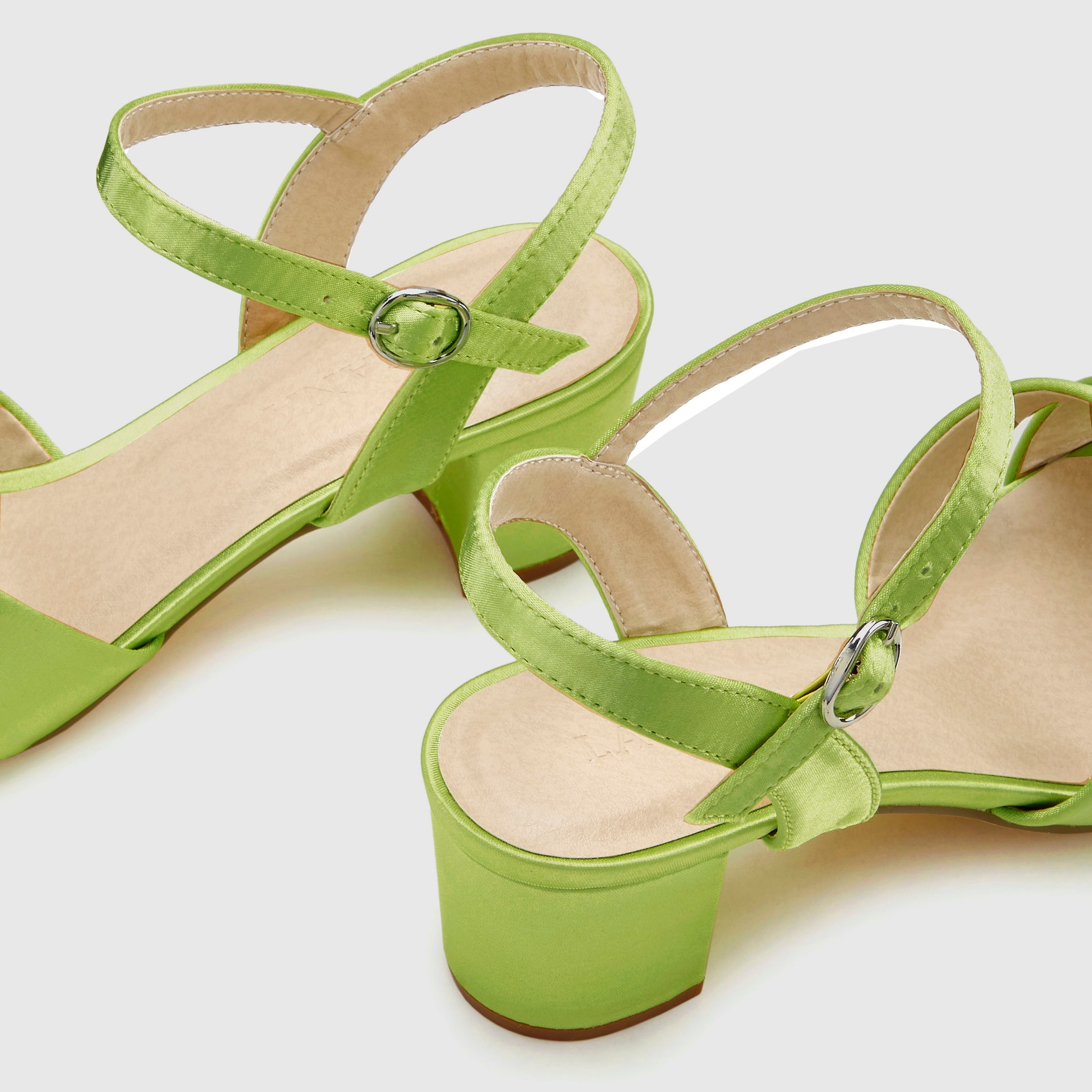 LASCANA Sandalette »Sommerschuh«, Sandale, Sommerschuh mit kleinem Blockabsatz,leichte Karree Form VEGAN